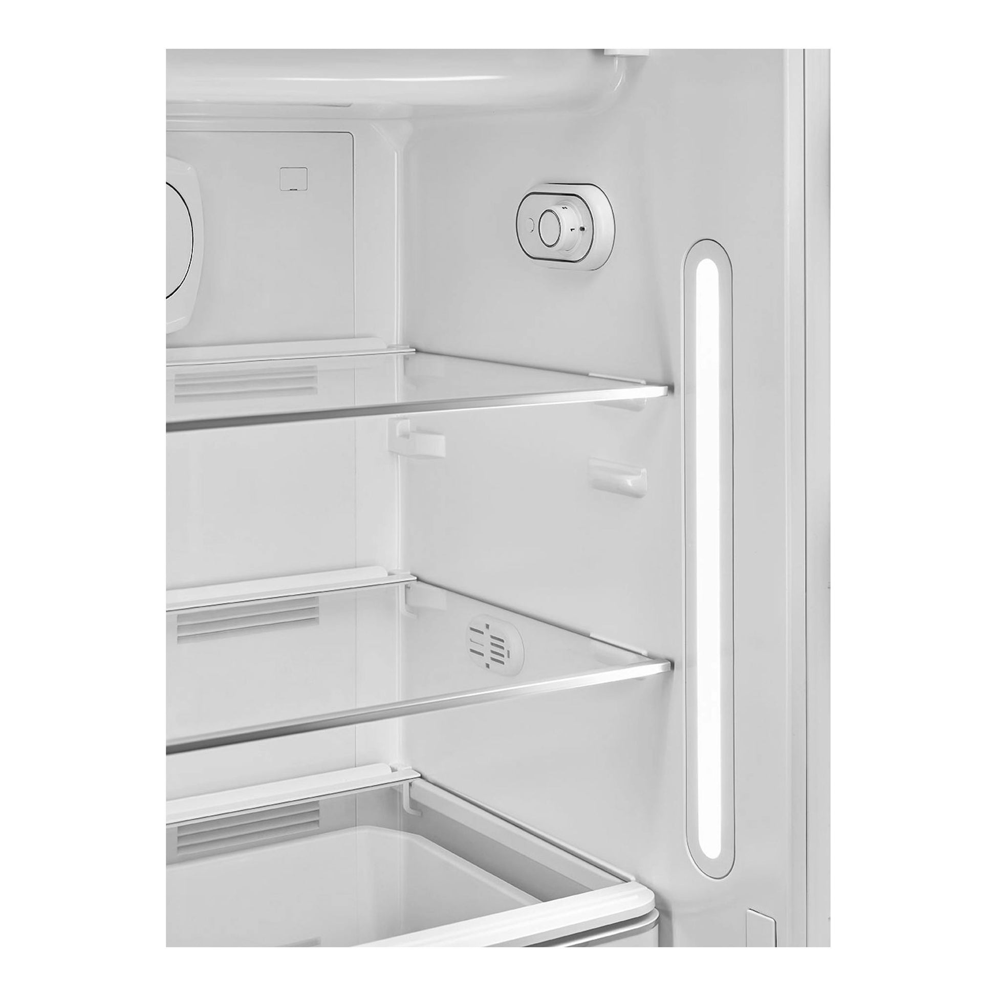 Interior de frigorífico Smeg FAB28RLI6 blanco, con estantes de vidrio y luz LED lateral.