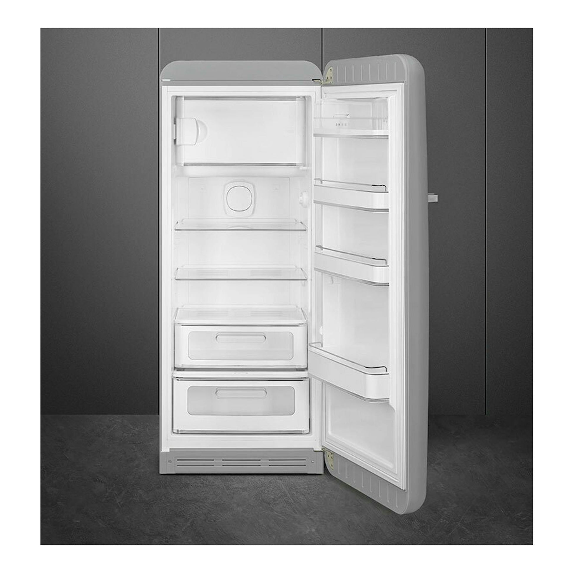 Frigorífico Smeg FAB28RSV6 plata, vista frontal con puerta abierta y interior blanco.