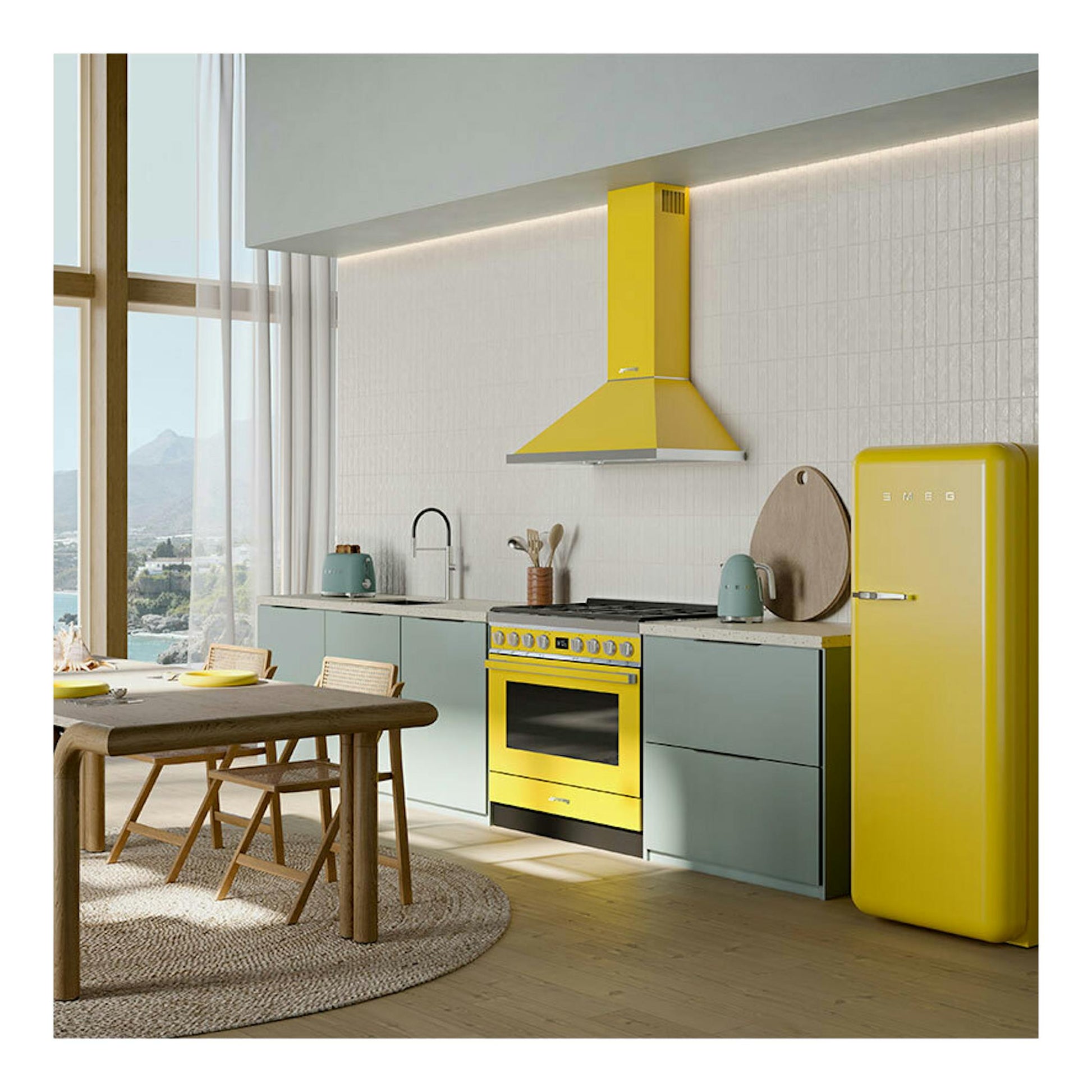 Frigorífico Smeg FAB28RYW6 amarillo, vista frontal en una cocina moderna con muebles claros.