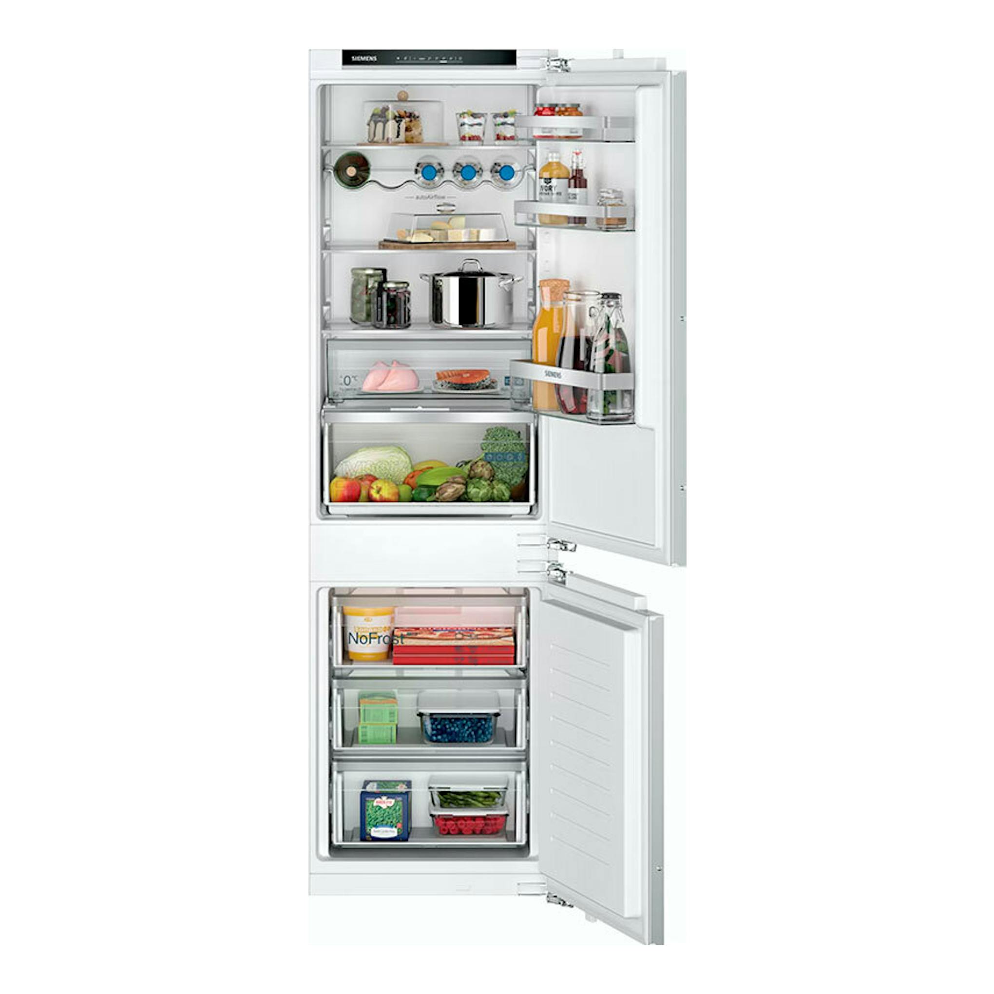Frigorífico integrable Siemens KI86NHFE0 blanco, vista frontal con dos puertas abiertas y estantes con alimentos.