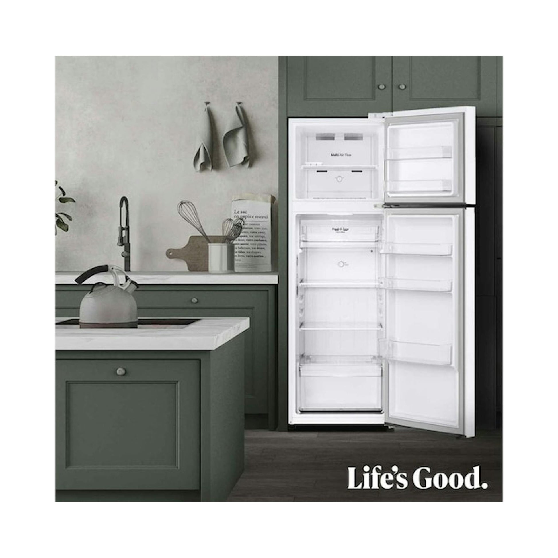 Frigorífico LG GTBV20SWZJD blanco de dos puertas, abierto, en una cocina.