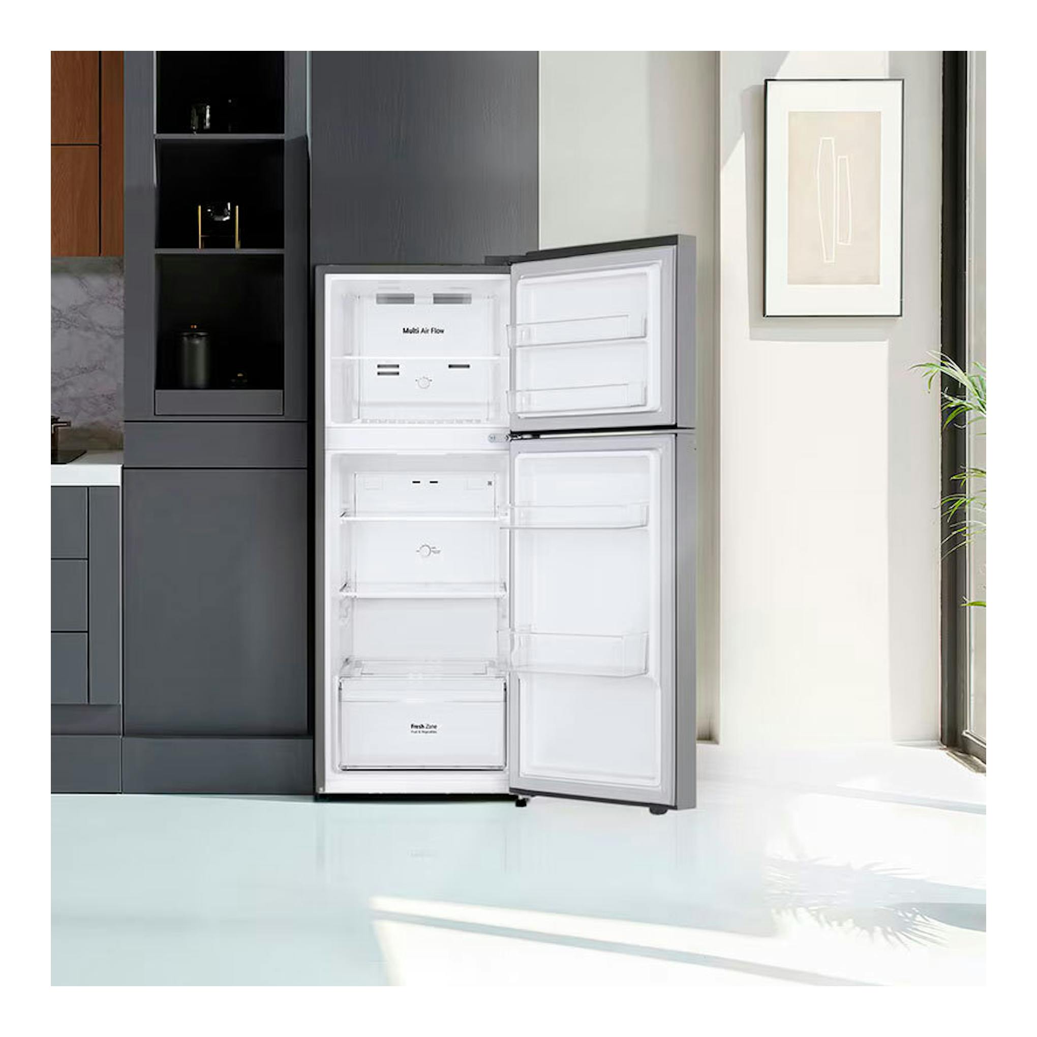 Frigorífico LG GTBV22PYNJ inox de dos puertas, visto de frente con las puertas abiertas.