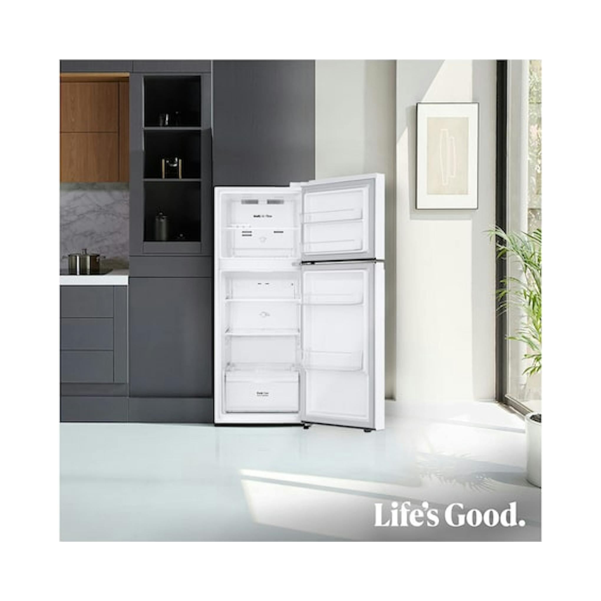 Frigorífico LG GTBV22SWNJ blanco de 2 puertas, abierto, en una cocina.