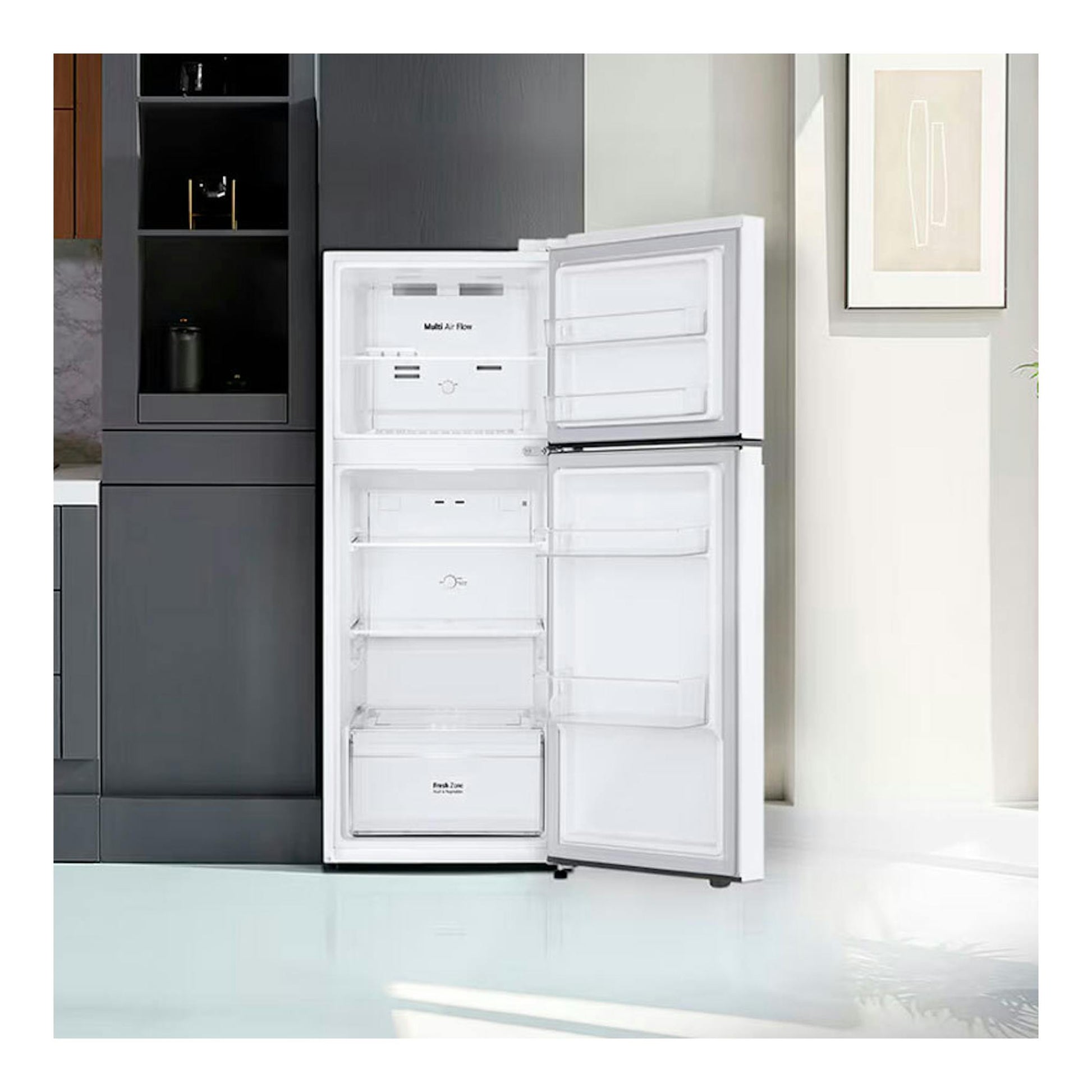 Frigorífico LG GTBV22SWNJ blanco, vista frontal con dos puertas abiertas y estantes interiores visibles.