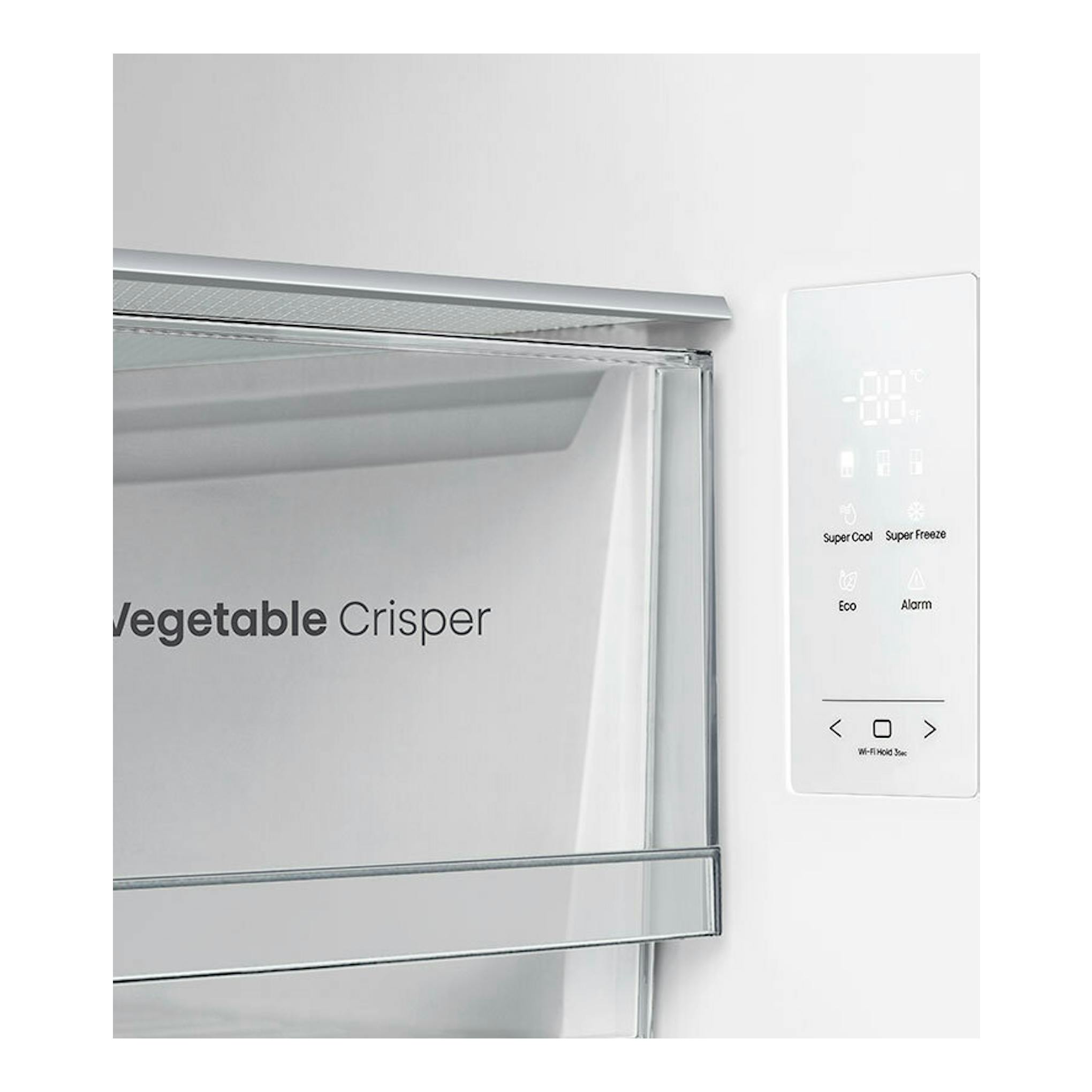 Hisense RQ5P470SETE: interior del frigorífico blanco con cajón Vegetable Crisper y panel táctil lateral.
