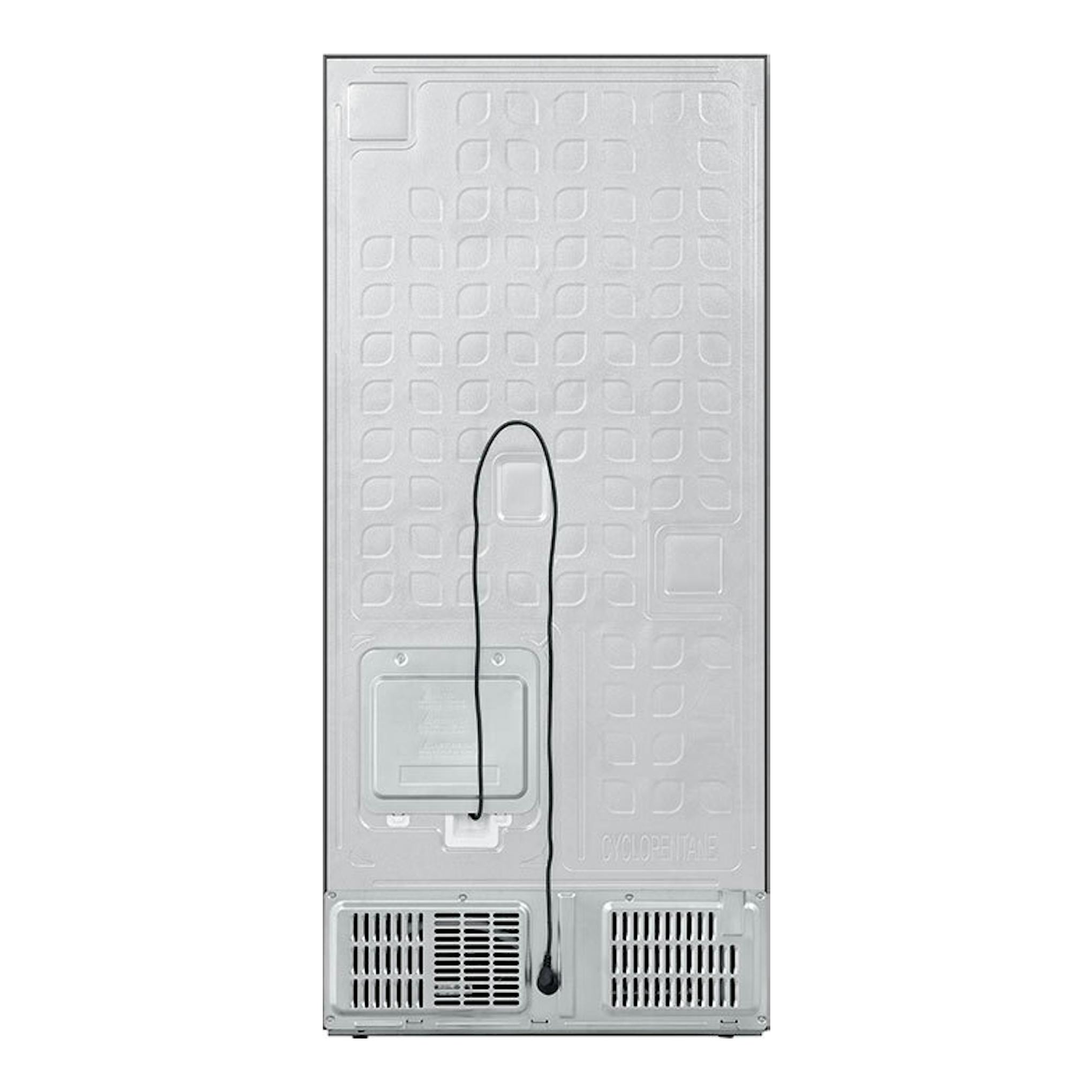 Frigorífico americano Hisense RQ5P470SETE, vista trasera en metal plateado con rejillas inferiores.