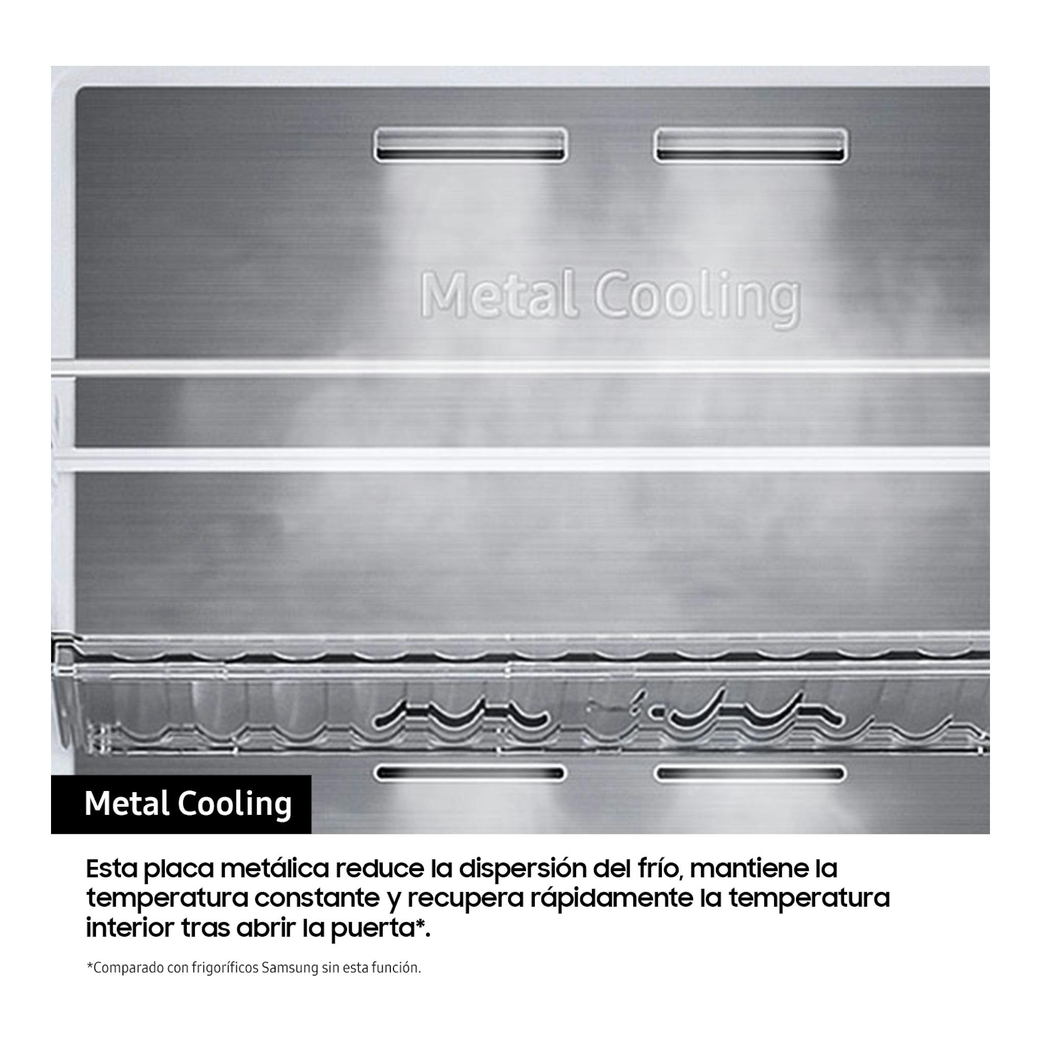 Detalle frontal de la placa Metal Cooling de un frigorífico Samsung RS70F67KCTEF en inox.