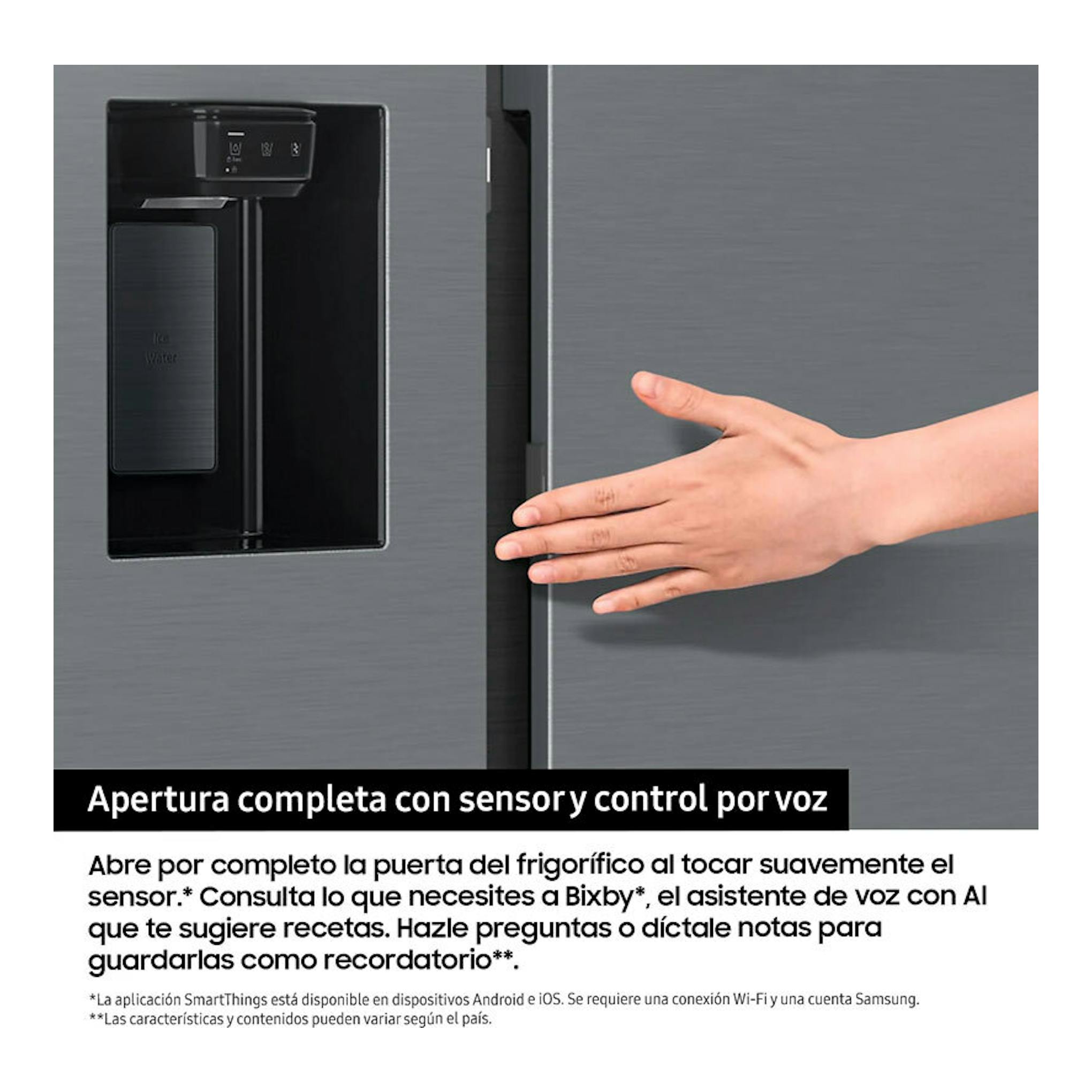 Frigorífico Samsung RS80F66KCTEF inox, vista frontal de la puerta con sensor y una mano abriéndola.