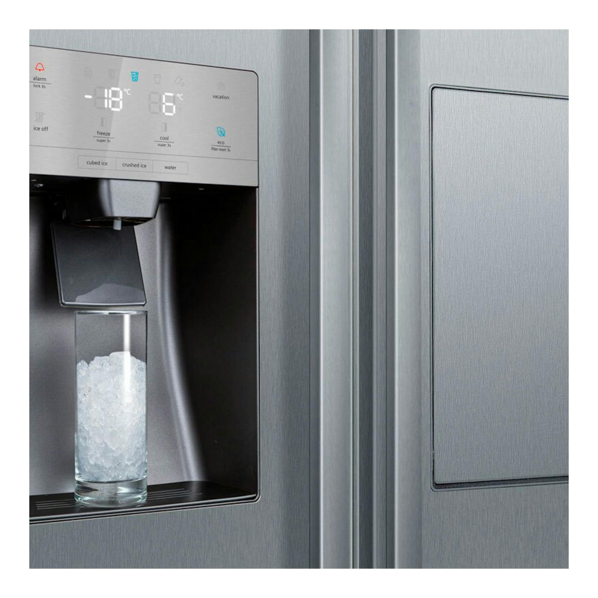 Frigorífico americano Siemens KA93GAIDP en inox, vista frontal parcial con dispensador de hielo y agua.