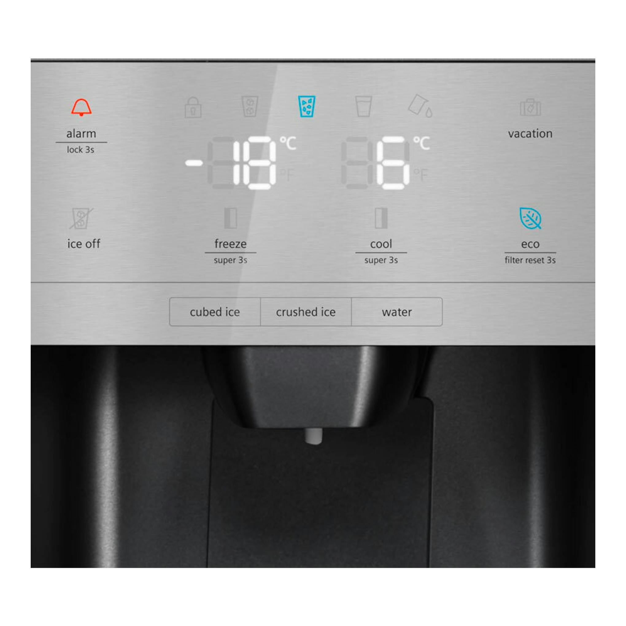Primer plano del panel frontal de un frigorífico americano Siemens KA93GAIDP inox, con display y dispensador.