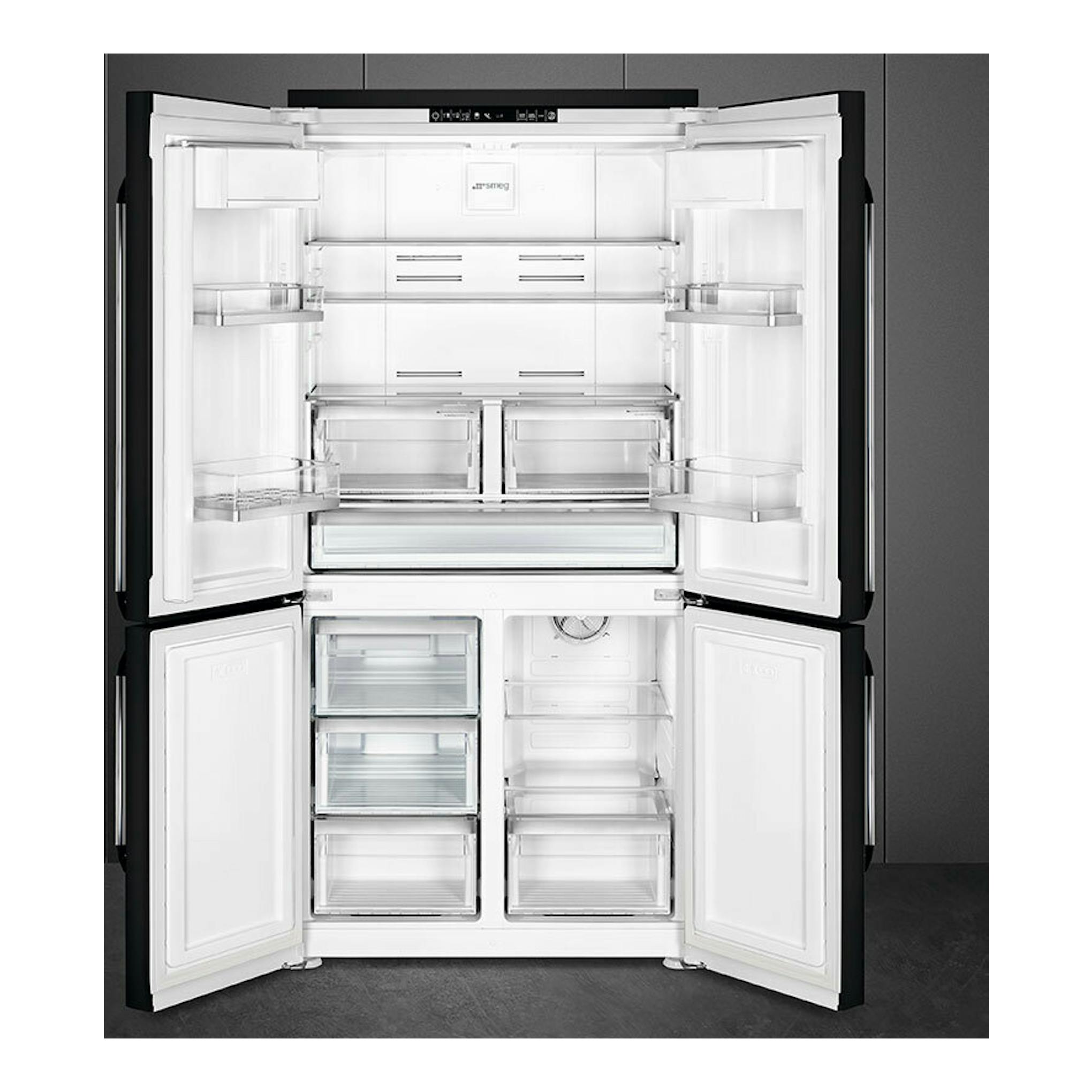 Frigorífico americano Smeg FQ960BL6 negro, vista frontal abierto con compartimentos y cajones interiores blancos.