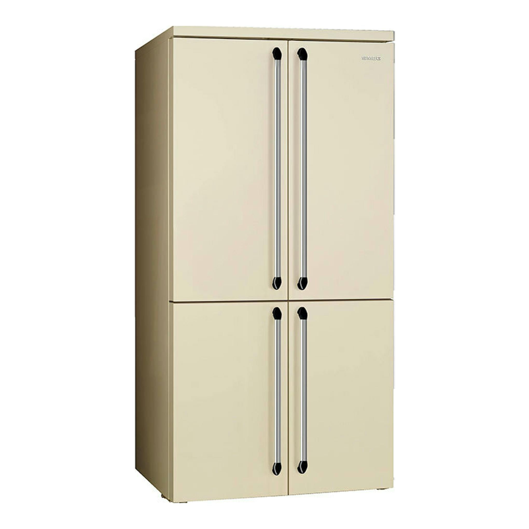 Frigorífico americano Smeg FQ960P6 crema, vista frontal, de cuatro puertas con tiradores metálicos.