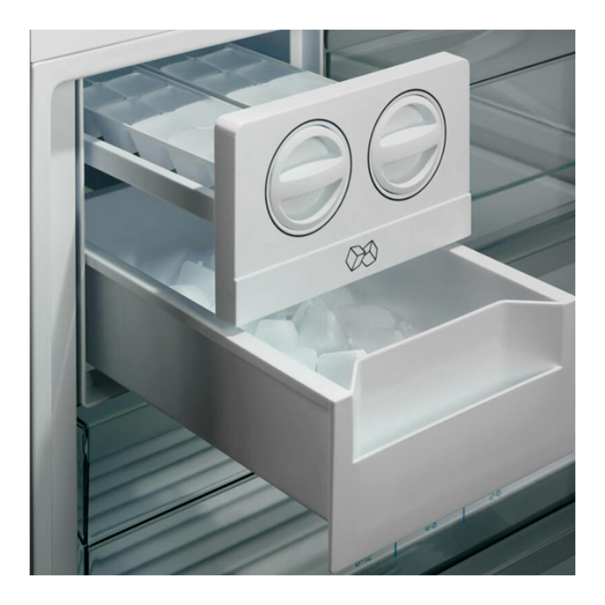 Frigorífico combi AEG ORC6M481EX inox, vista interior con cajones del congelador y cubitera blanca.