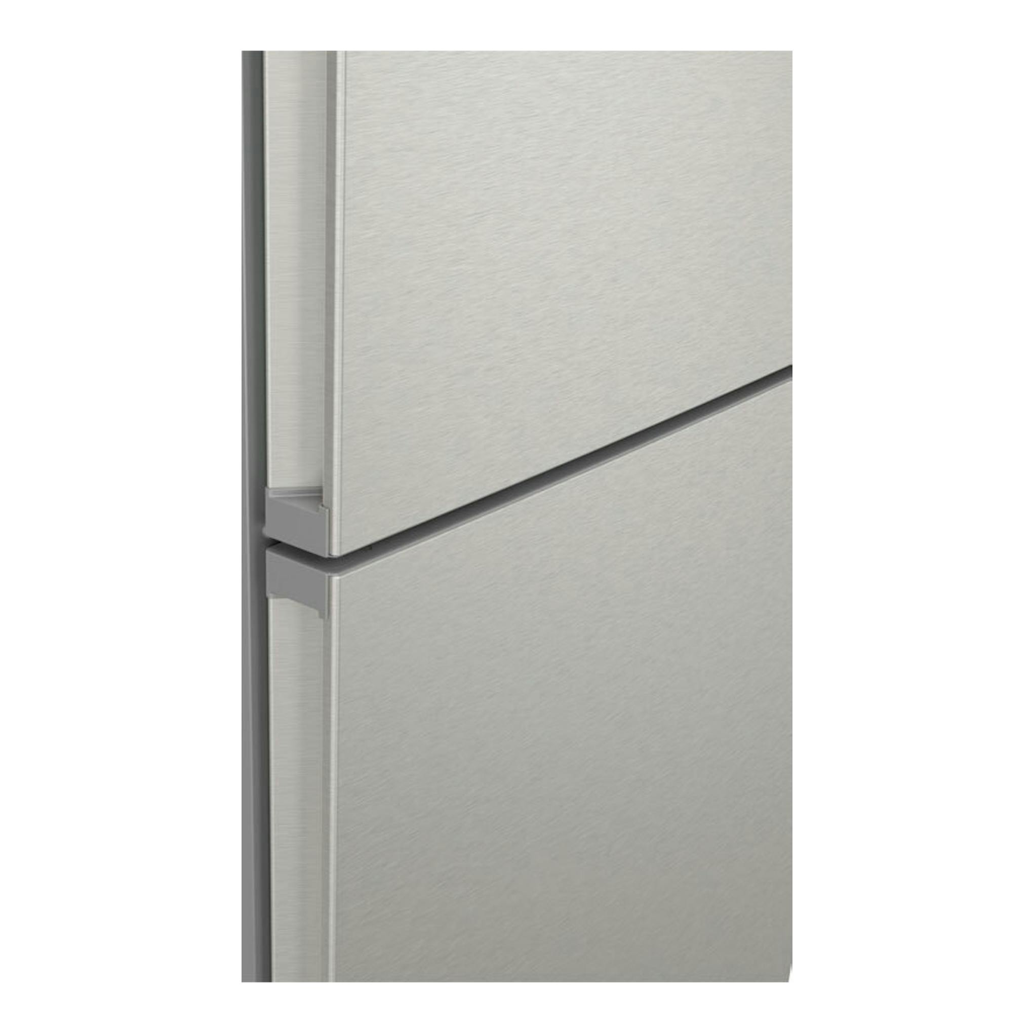 Frigorífico combi Bosch KGN362ICF en acero, primer plano de las puertas con acabado metálico.