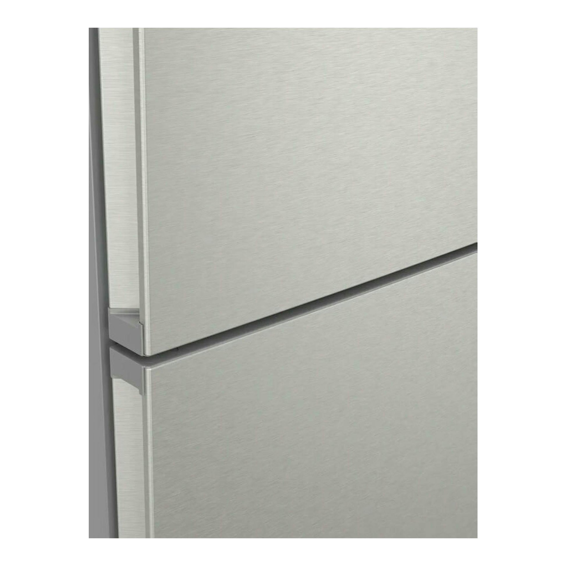Frigorífico combi Bosch KGN392I1F inox, primer plano frontal de las puertas y junta central.