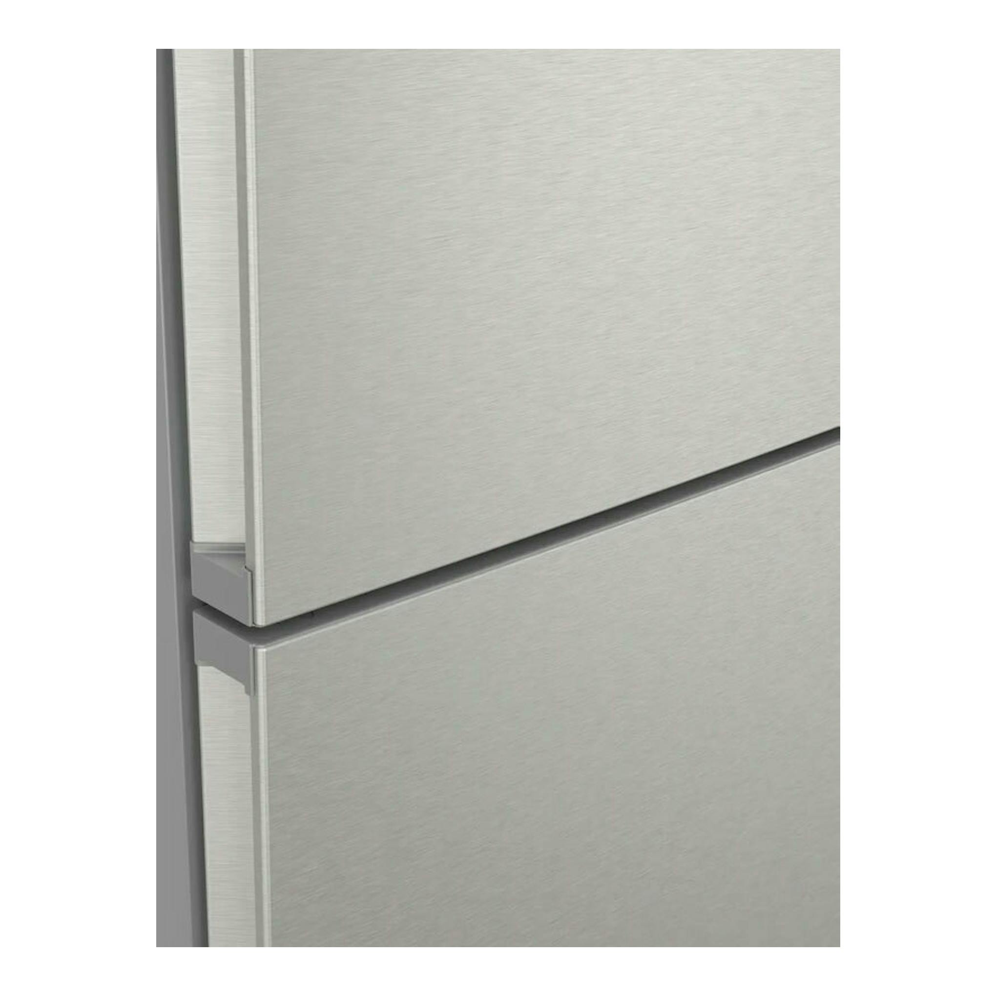 Frigorífico combi Bosch KGN392I1F inox, primer plano frontal de las puertas y junta central.