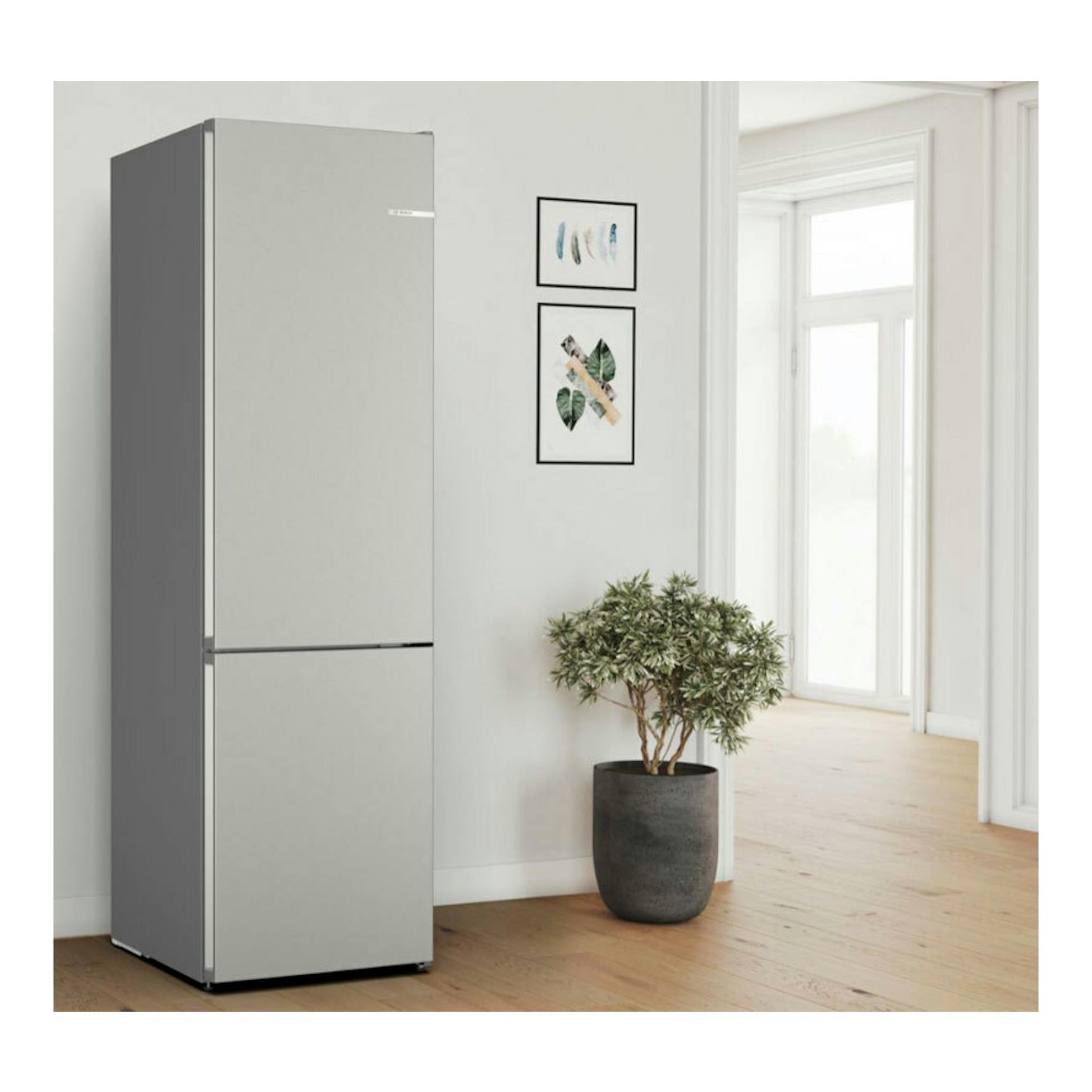 Frigorífico combi Bosch KGN392ICF en inox, vista frontal ligeramente lateral en una cocina.