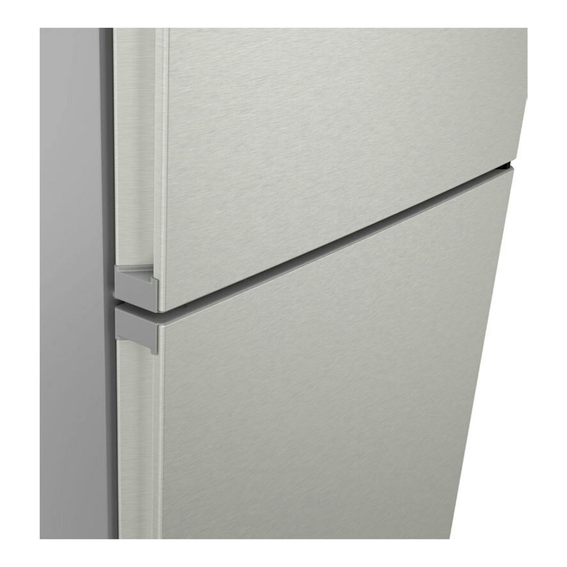 Frigorífico combi Bosch KGN392ICF en inox, vista frontal parcial de las puertas.