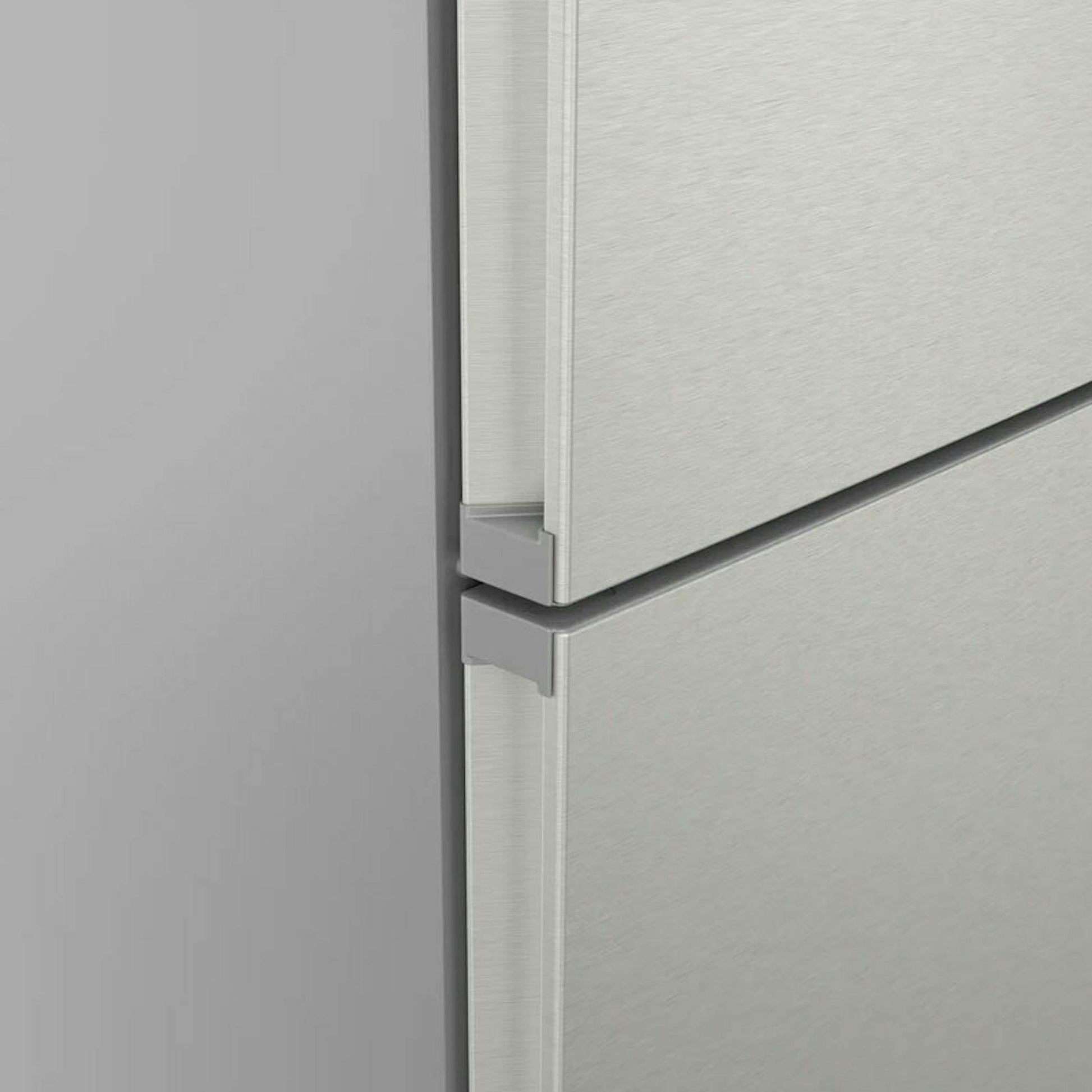 Frigorífico combi Bosch KGN394ICF Inox, detalle de la puerta y las bisagras