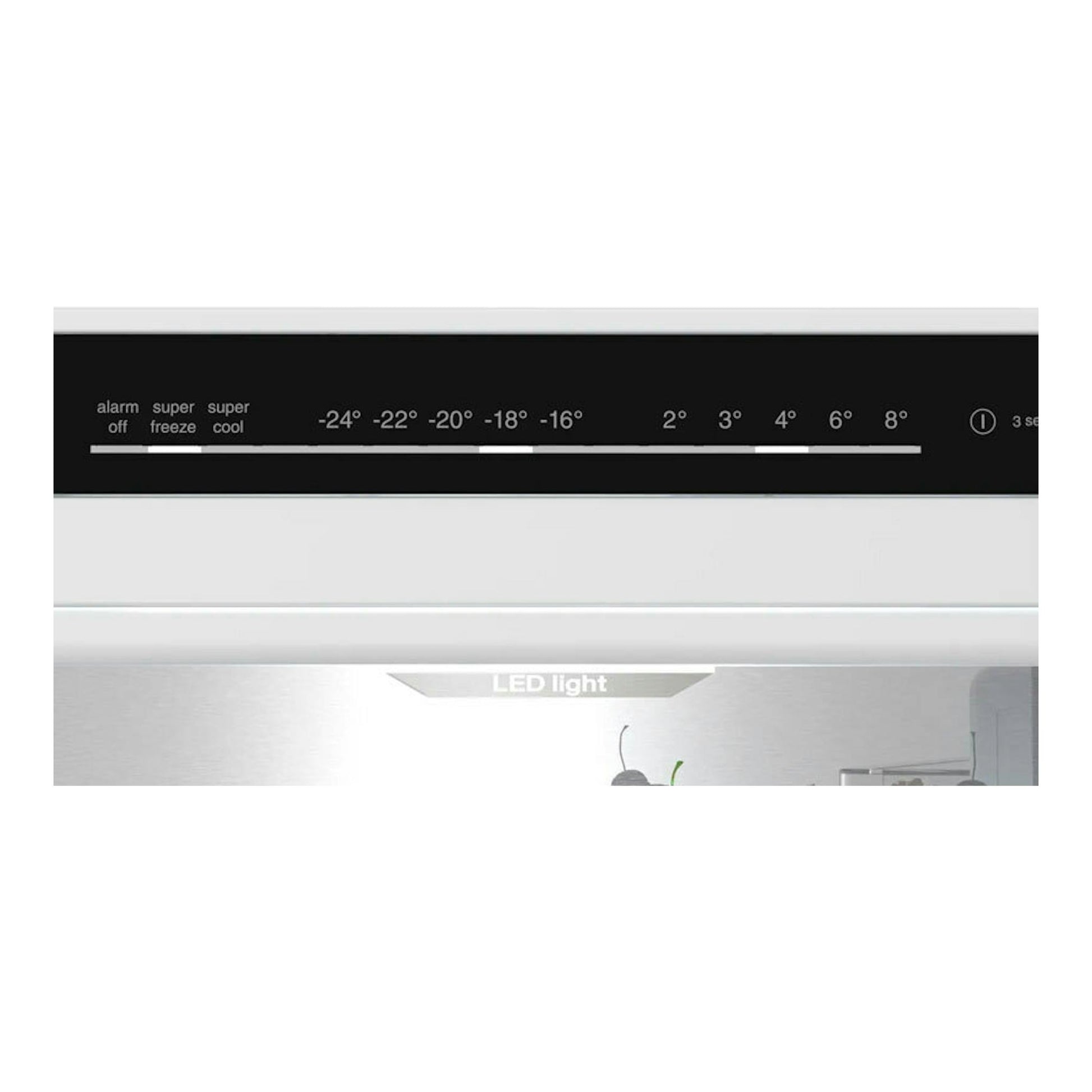 Panel frontal de frigorífico combi Bosch KGN39AIAU inox, con panel táctil y texto LED light.