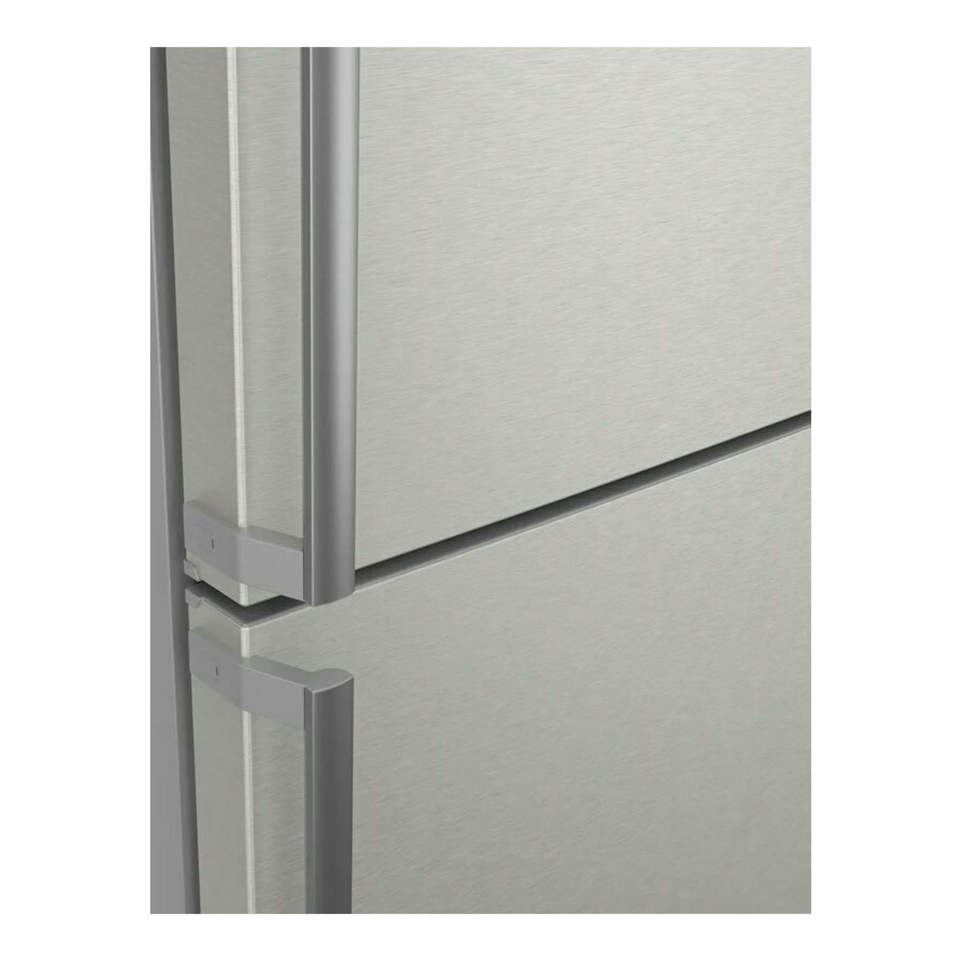 Frigorífico combi Bosch KGN39AIAU inox, vista frontal en detalle de las puertas y tiradores.
