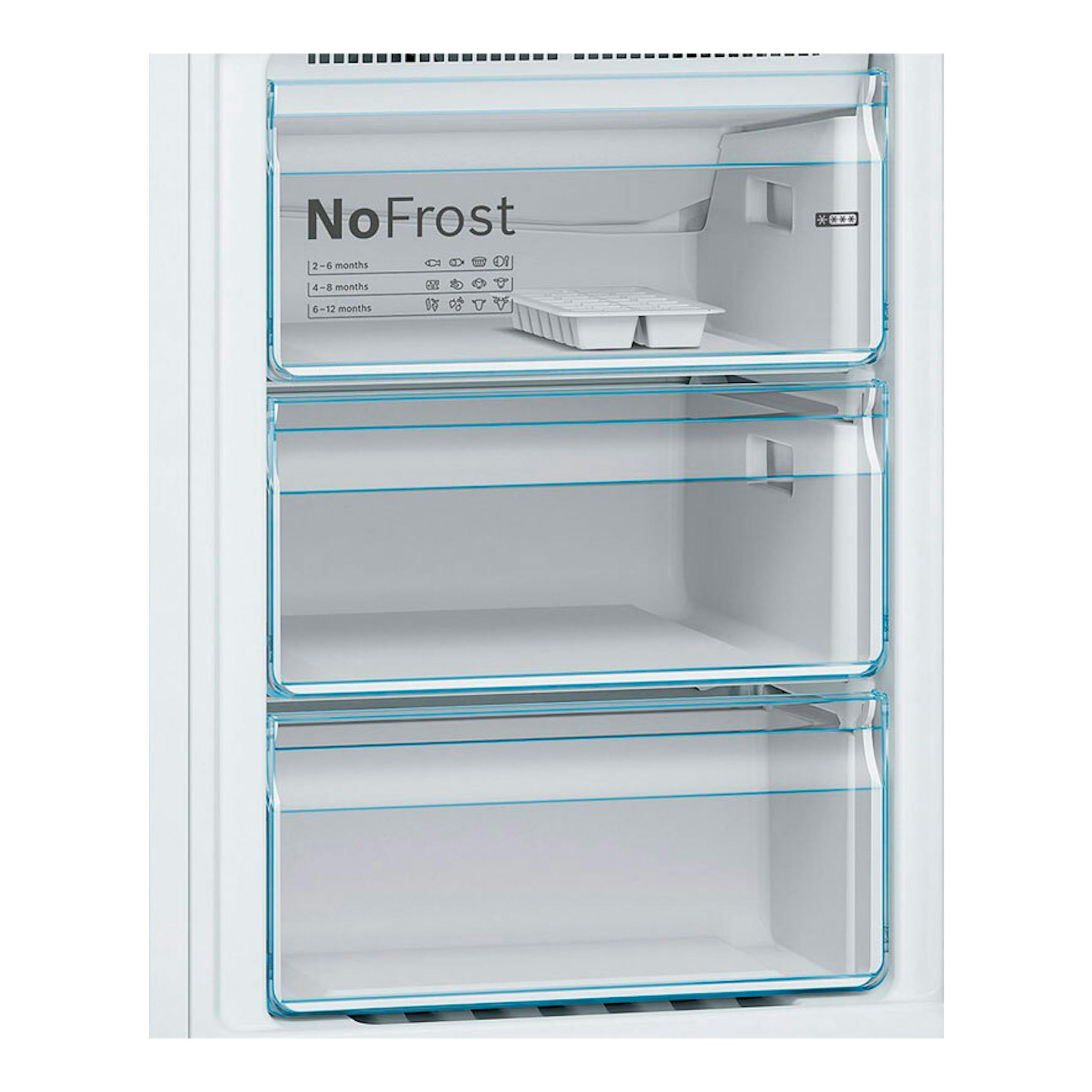 Vista frontal del congelador Bosch KGN39VWDC blanco, con tres cajones transparentes NoFrost abiertos.