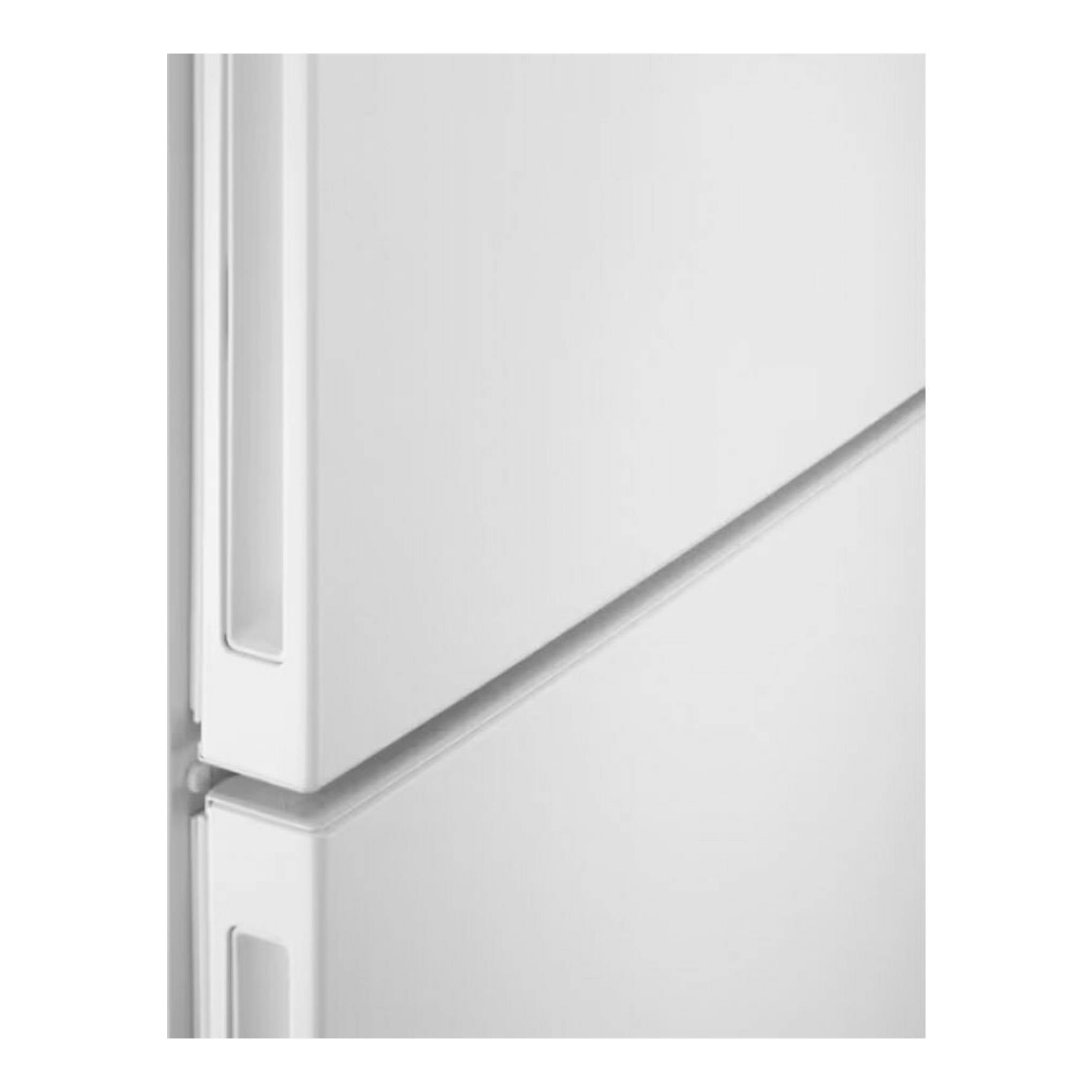 Frigorífico combi Electrolux LNT5ME32W1 blanco, vista frontal en primer plano de las puertas.