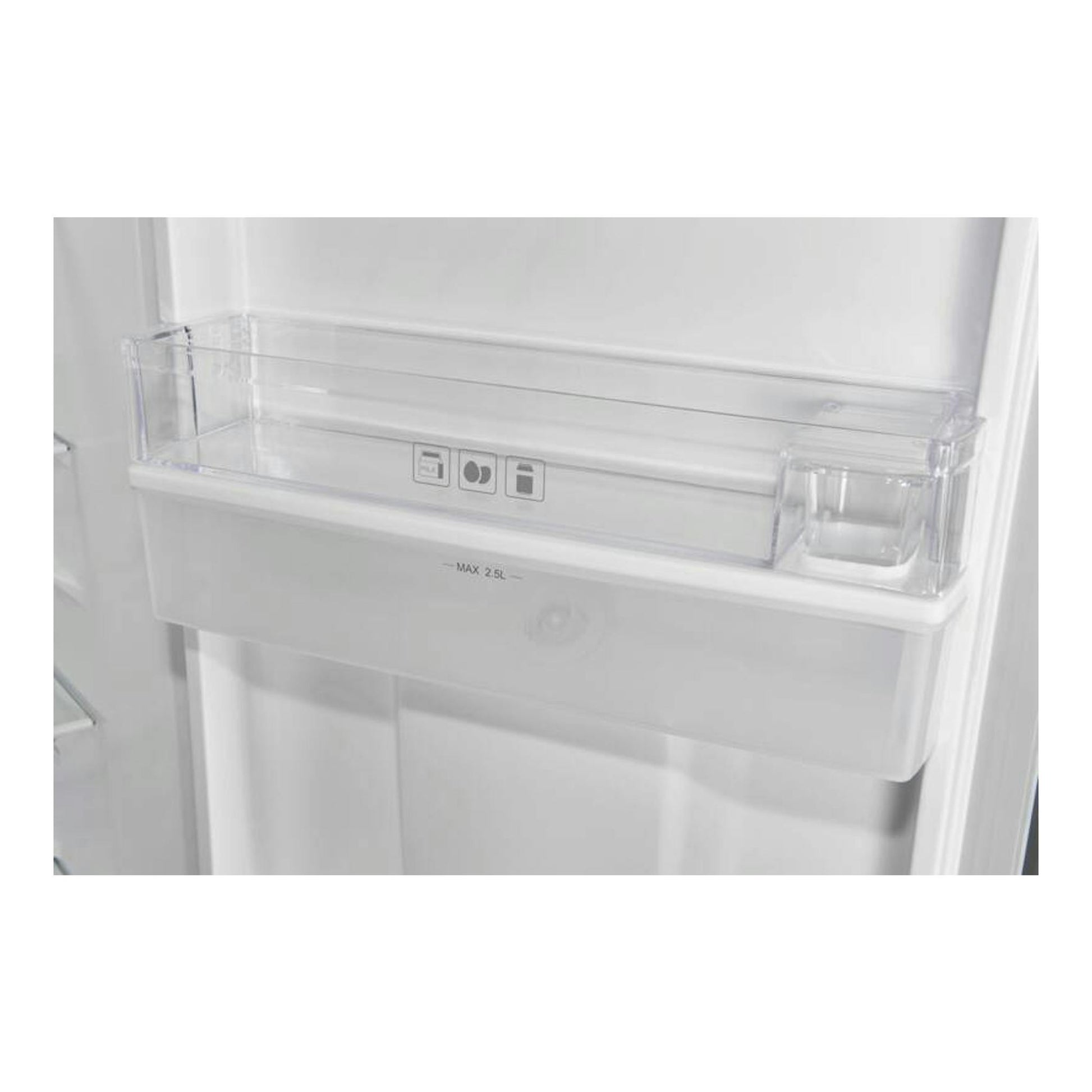 Interior de puerta de frigorífico Exquisit KGC265-70-WS-040D, con balda transparente y compartimento blanco.