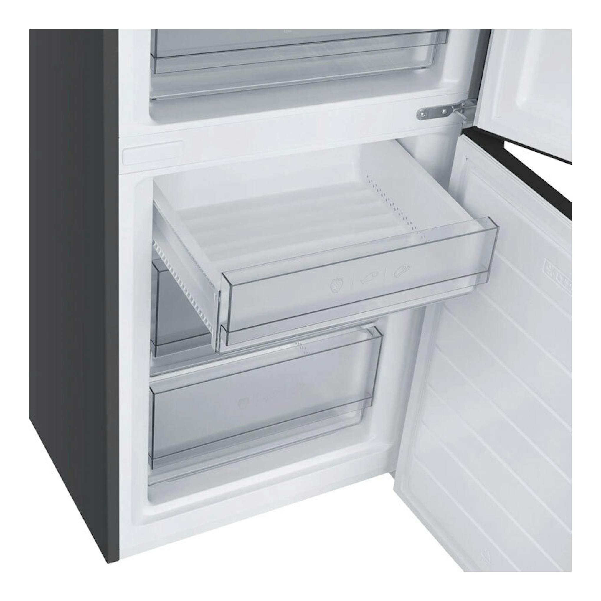 Frigorífico Fagor 3FFK-6677X inox, vista interior con cajones transparentes y puerta abierta.