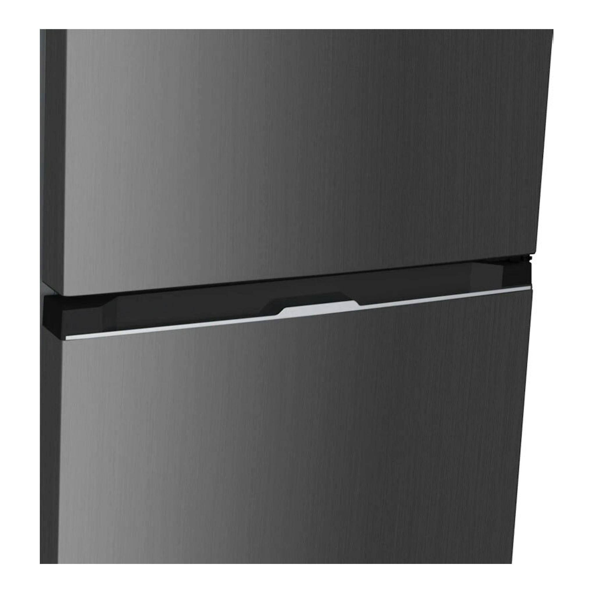Frigorífico combi Fagor 3FFK-6677X inox, vista frontal parcial, acabado metálico gris con tirador negro.