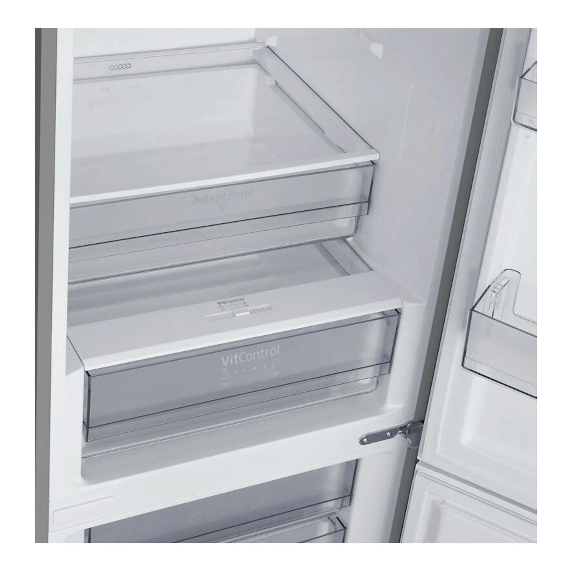 Interior de frigorífico combi Fagor 3FFK-6877X inox, vista frontal abierta con cajones transparentes.
