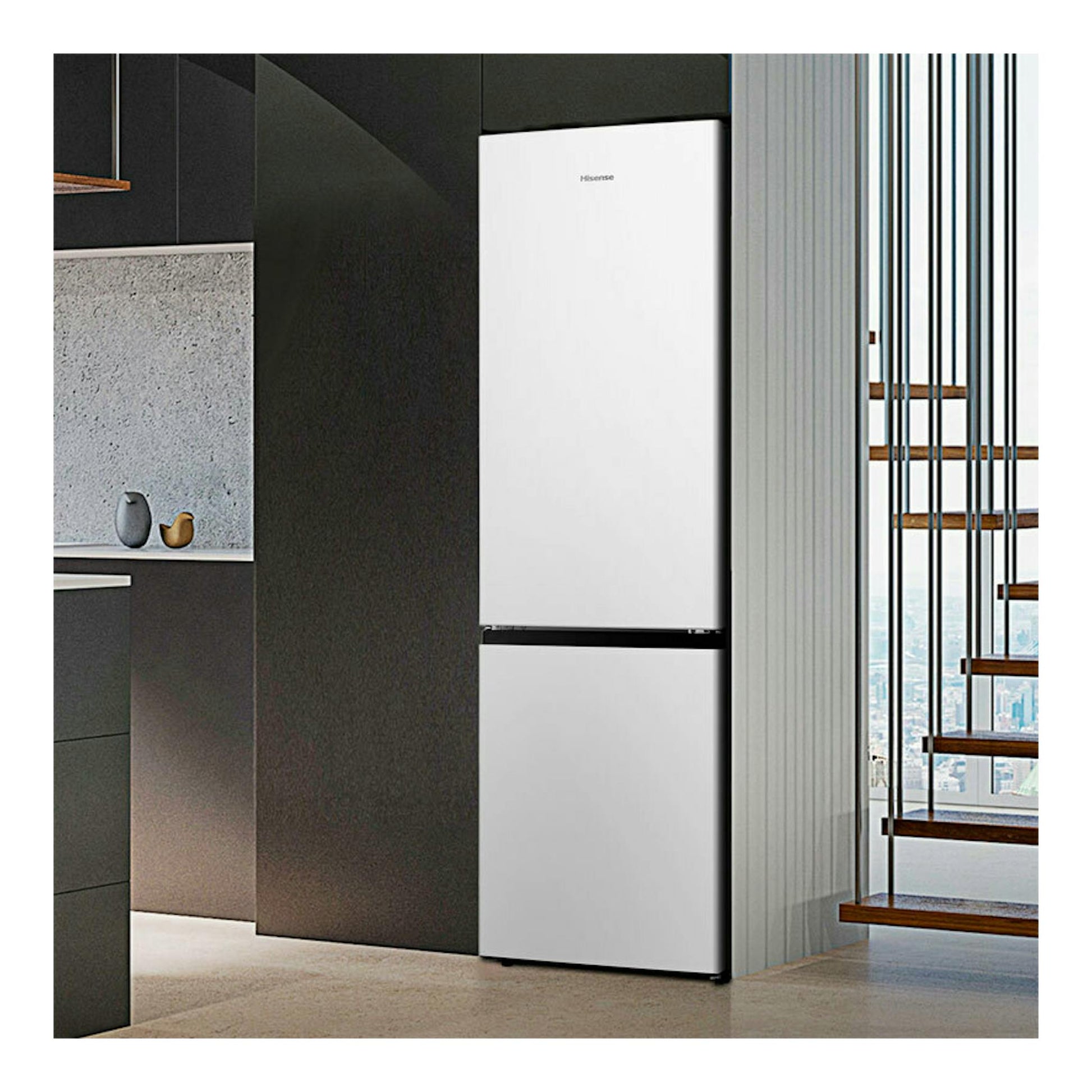 Frigorífico combi Hisense RB329N4AWE blanco, vista frontal, con congelador inferior.