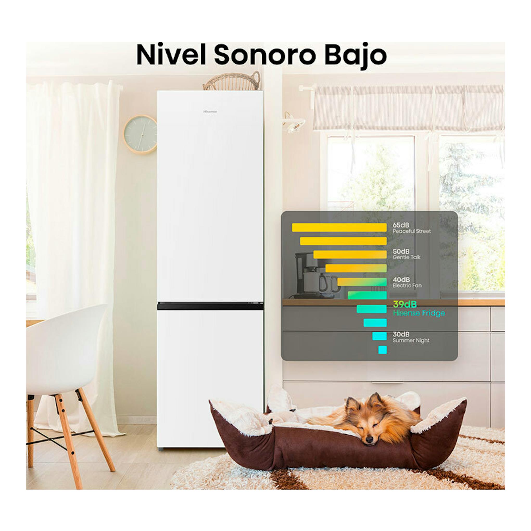 Frigorífico combi Hisense RB440N4BWE blanco, vista frontal, en una cocina, con gráfico de nivel sonoro.