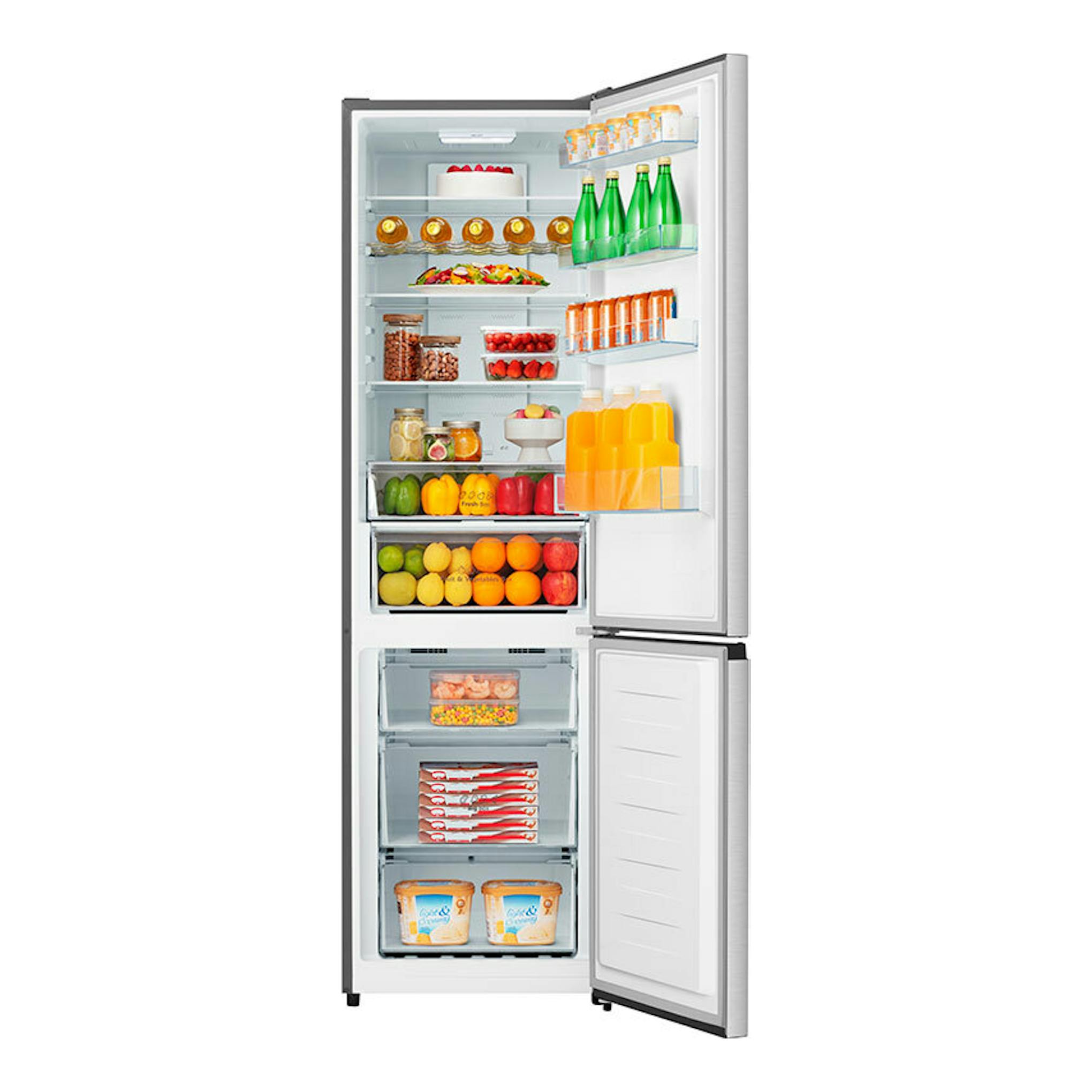 Frigorífico combi Hisense RB440N4CCB inox, vista frontal con puertas abiertas y alimentos en interior.