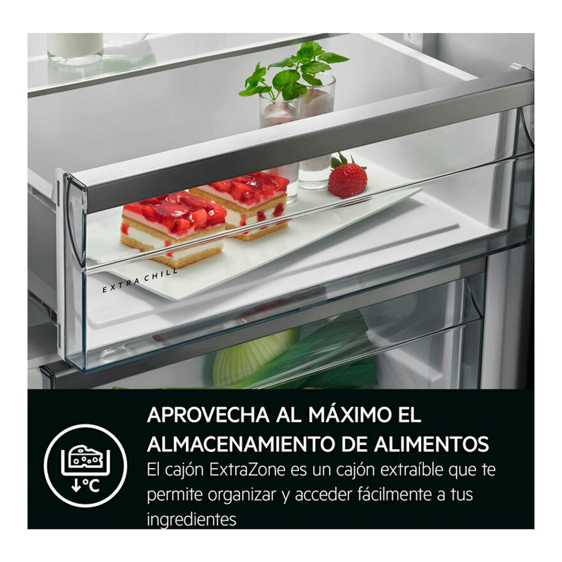 AEG TC6MS18FDS, cajón ExtraChill de un frigorífico combi integrable con tartas y fresas.
