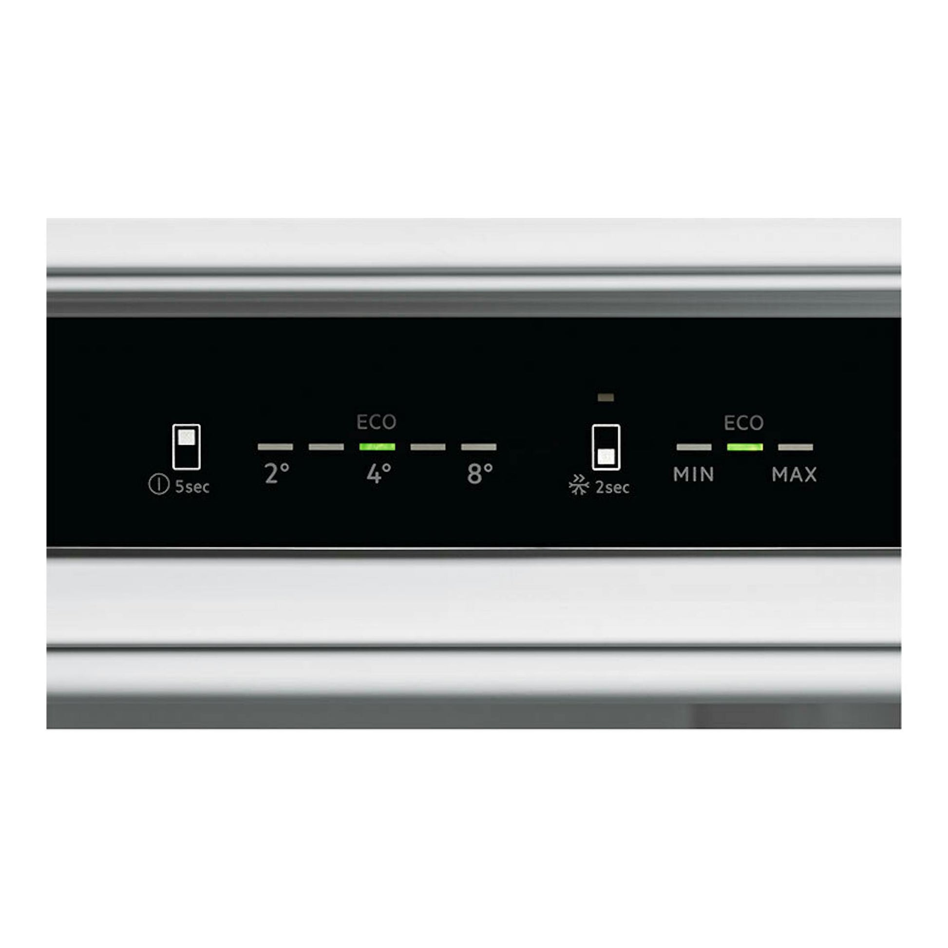 Panel de control negro de un frigorífico integrable AEG TC6MS19FES, vista frontal con indicadores ECO.