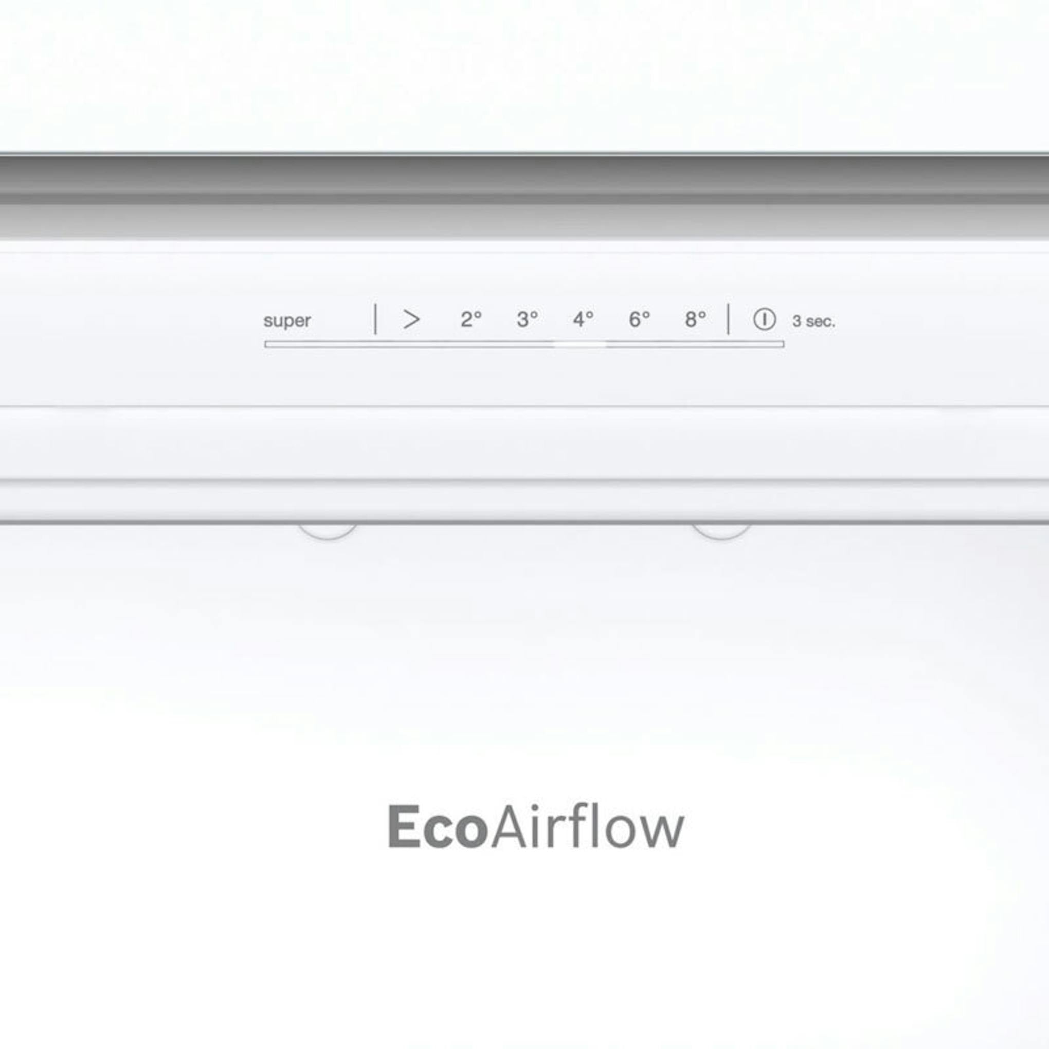 Detalle del panel interior del frigorífico combi integrable Bosch KIN86NSE0 con EcoAirflow