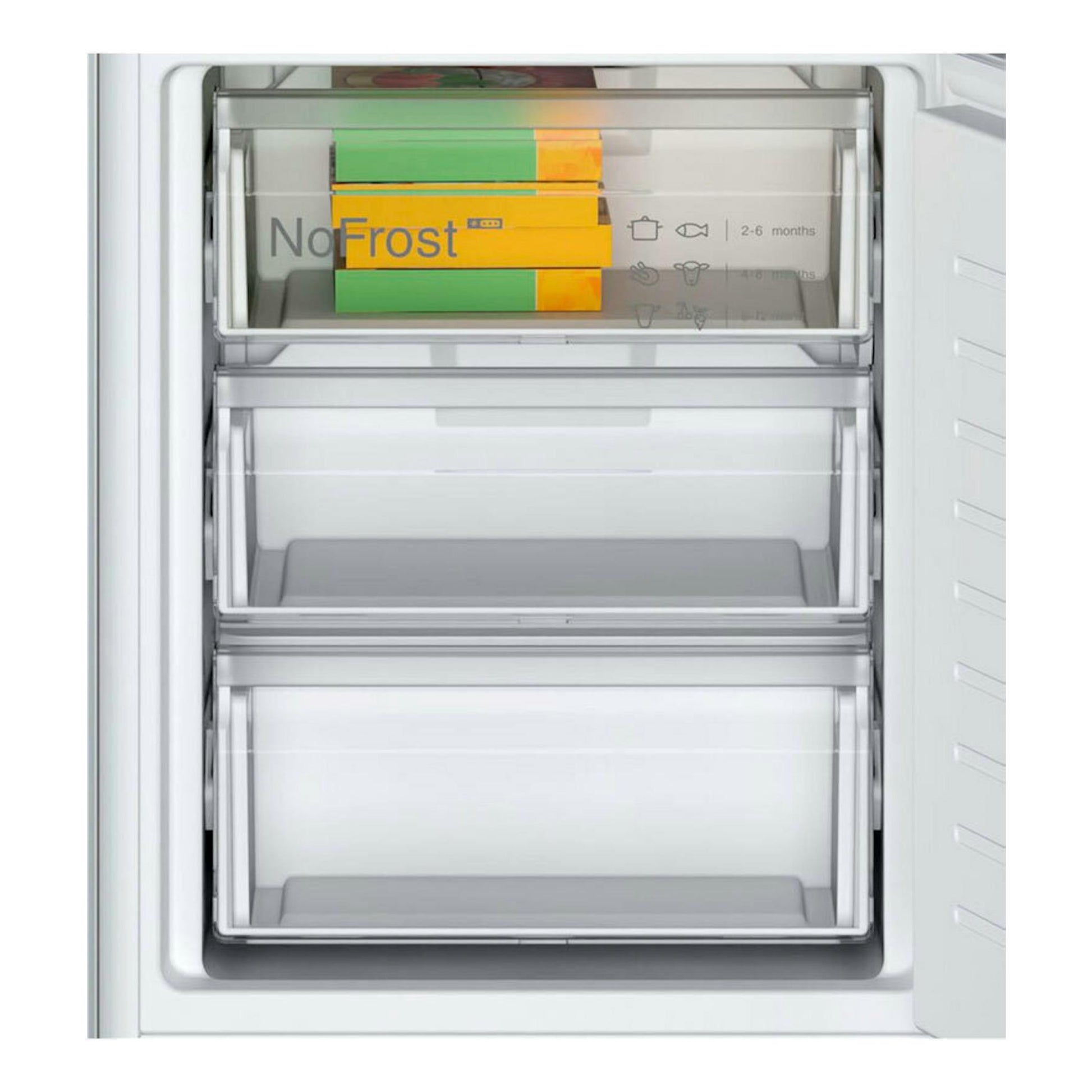 Interior de congelador Bosch KIN86VFE0 integrable, con tres cajones transparentes y compartimento NoFrost.