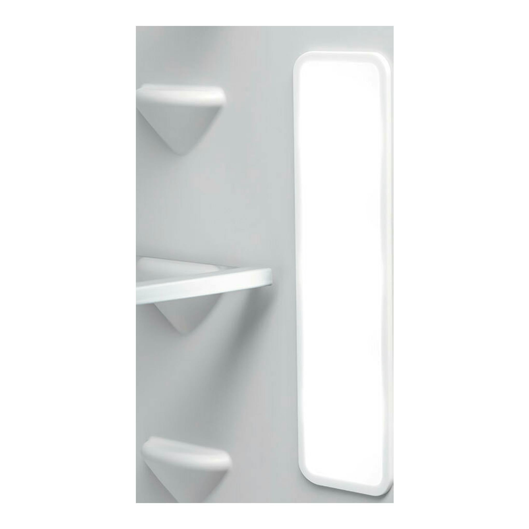Electrolux ENG7TE75S: interior de frigorífico blanco con estante y luz lateral, vista cercana.