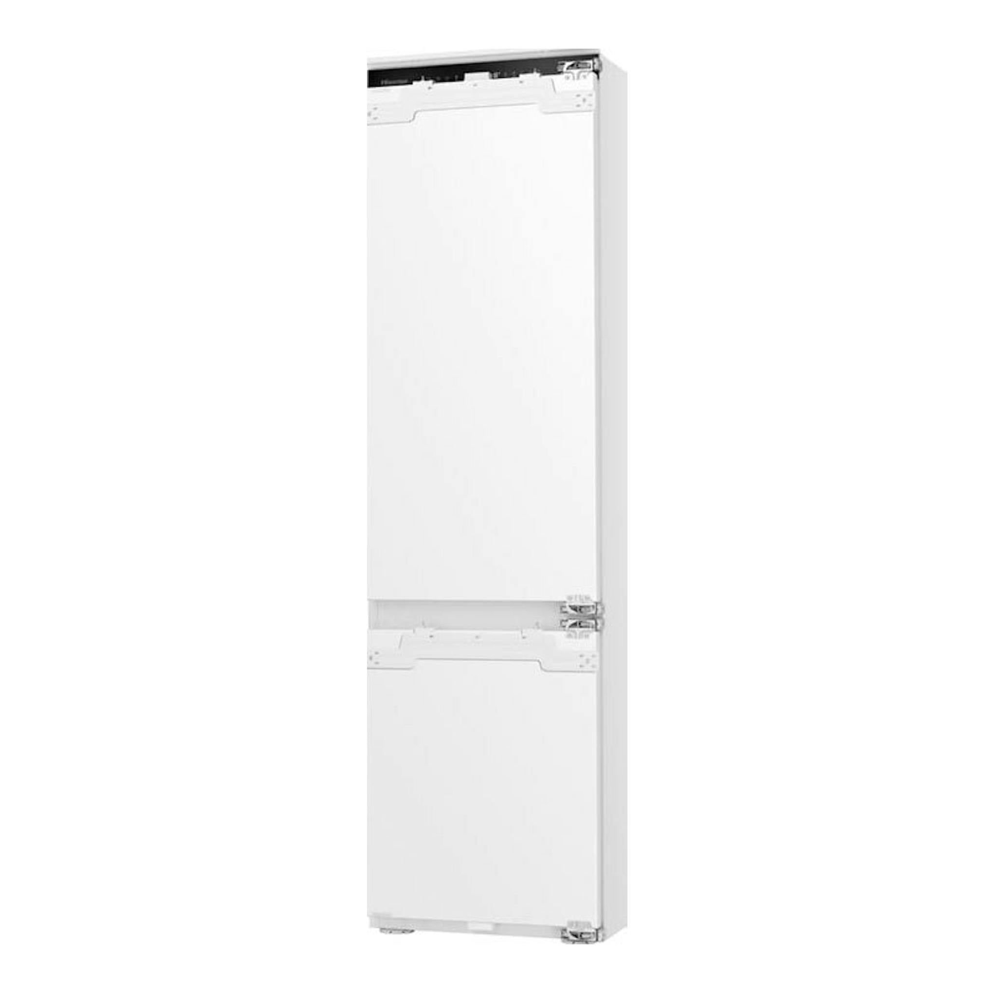 Frigorífico combi integrable Hisense RB3B280SAWE blanco, vista frontal en ligero ángulo lateral.