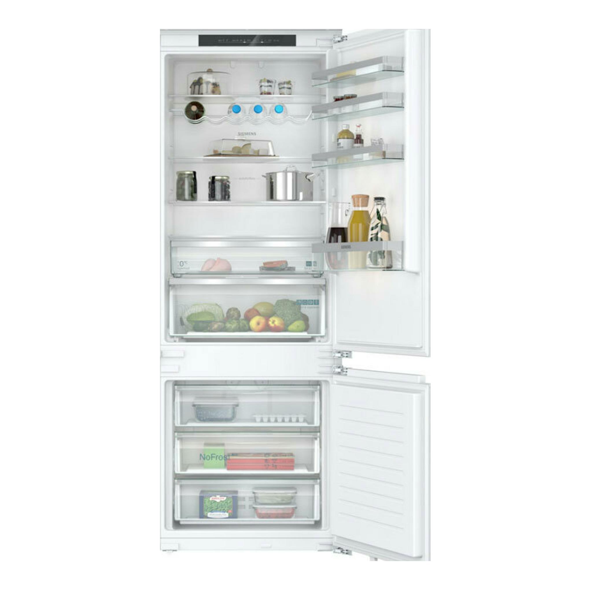 Frigorífico combi integrable Siemens KB96NVFE0, vista frontal, puertas abiertas, interior blanco con estantes.