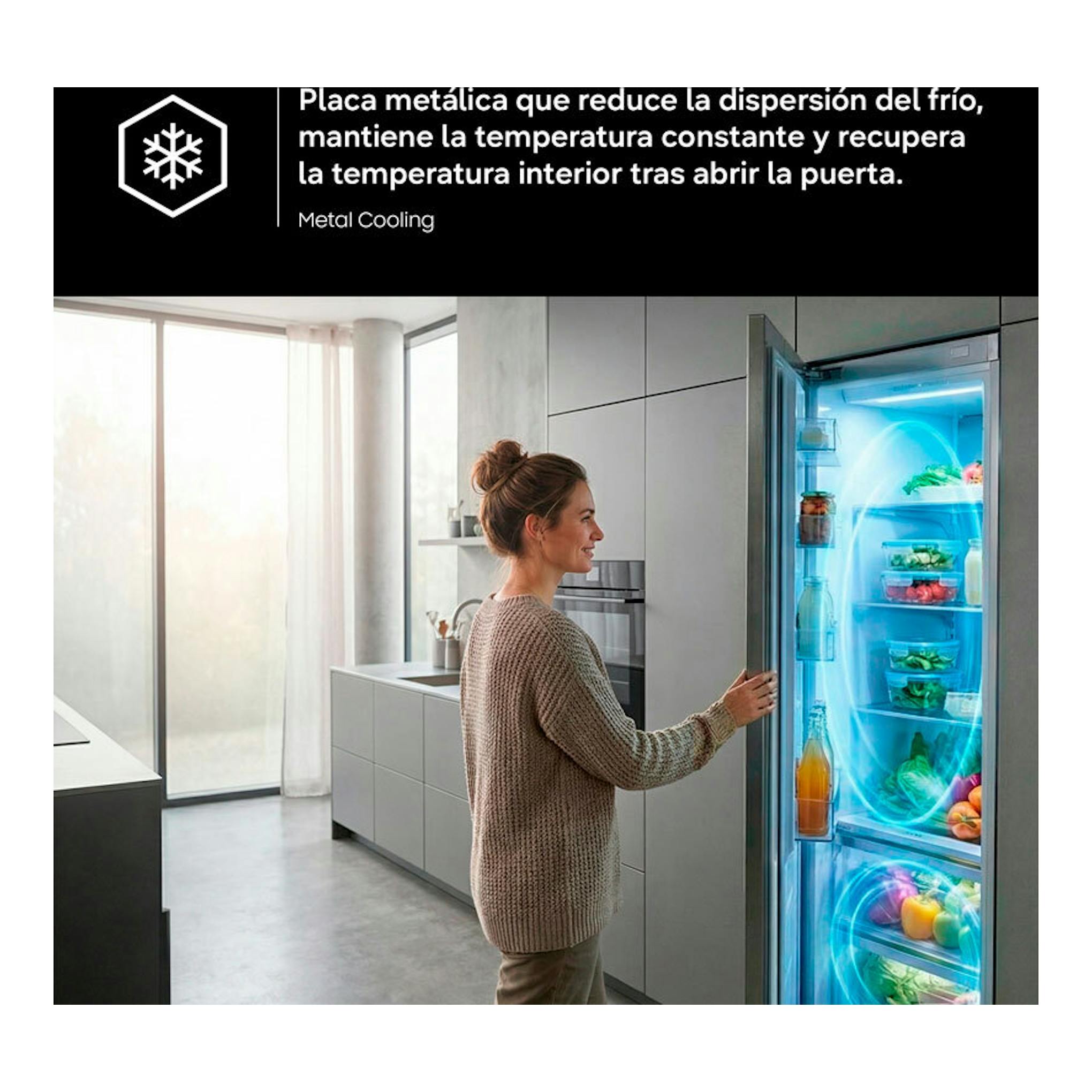 Samsung BRB38G705DWWEF: frigorífico combi blanco integrado, abierto en una cocina moderna, con una mujer delante.