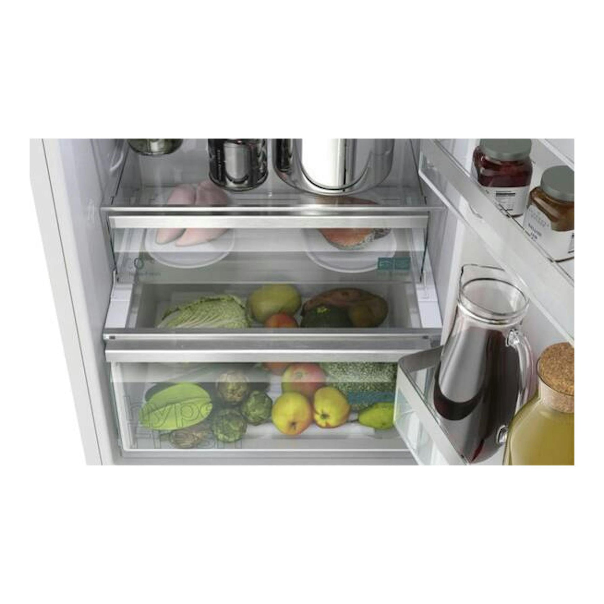 Interior de frigorífico combi Siemens KG36NVWCG blanco, con cajones y estantes con alimentos.