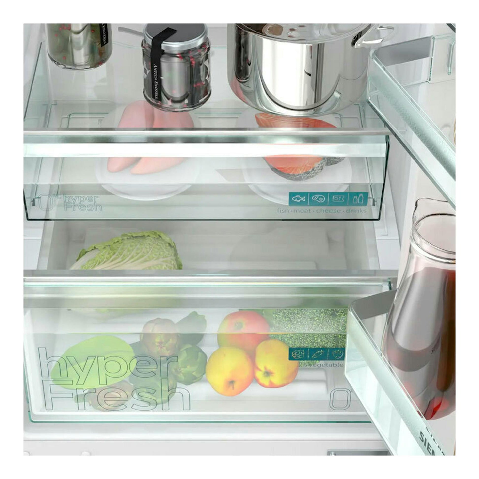 Interior de frigorífico combi Siemens KG39N2IAG Inox con cajones HyperFresh y alimentos.