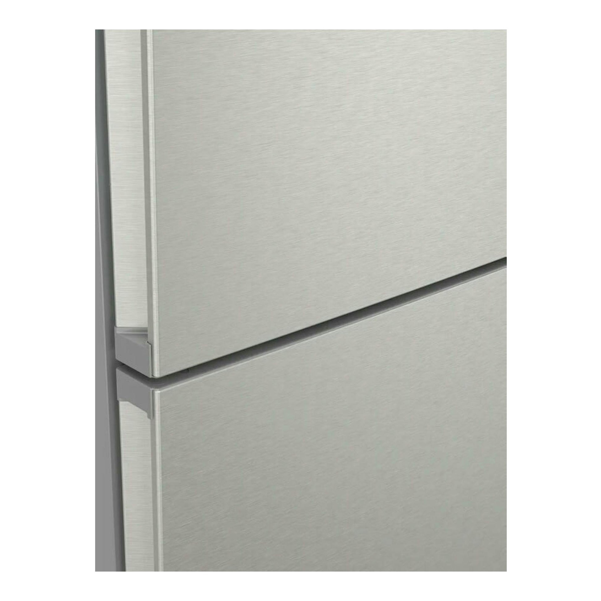Frigorífico combi Siemens KG39N2IAG inox, vista frontal parcial en primer plano de las puertas.