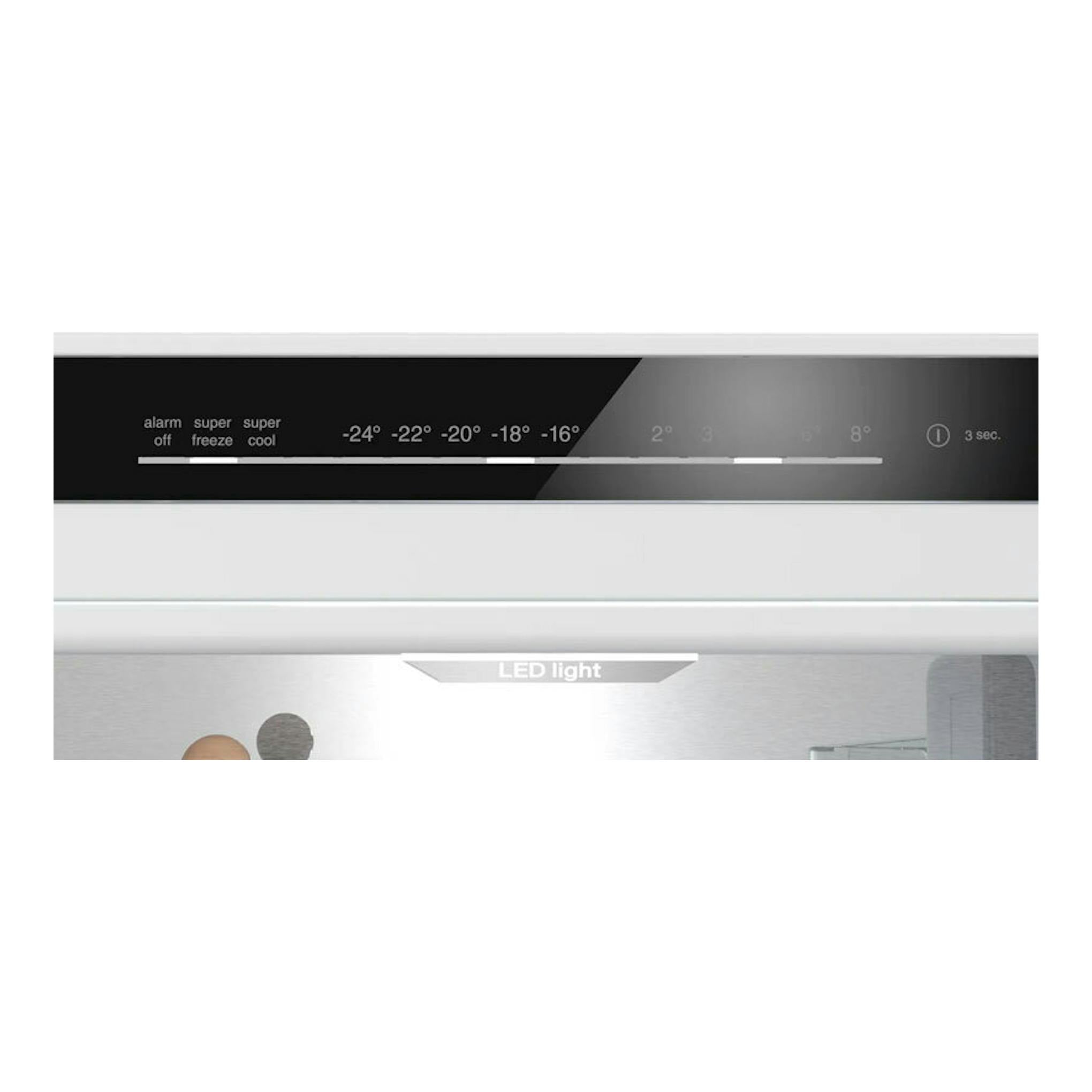 Frigorífico combi Siemens KG39N4X1F en acero negro, vista frontal con panel táctil y display de temperatura.