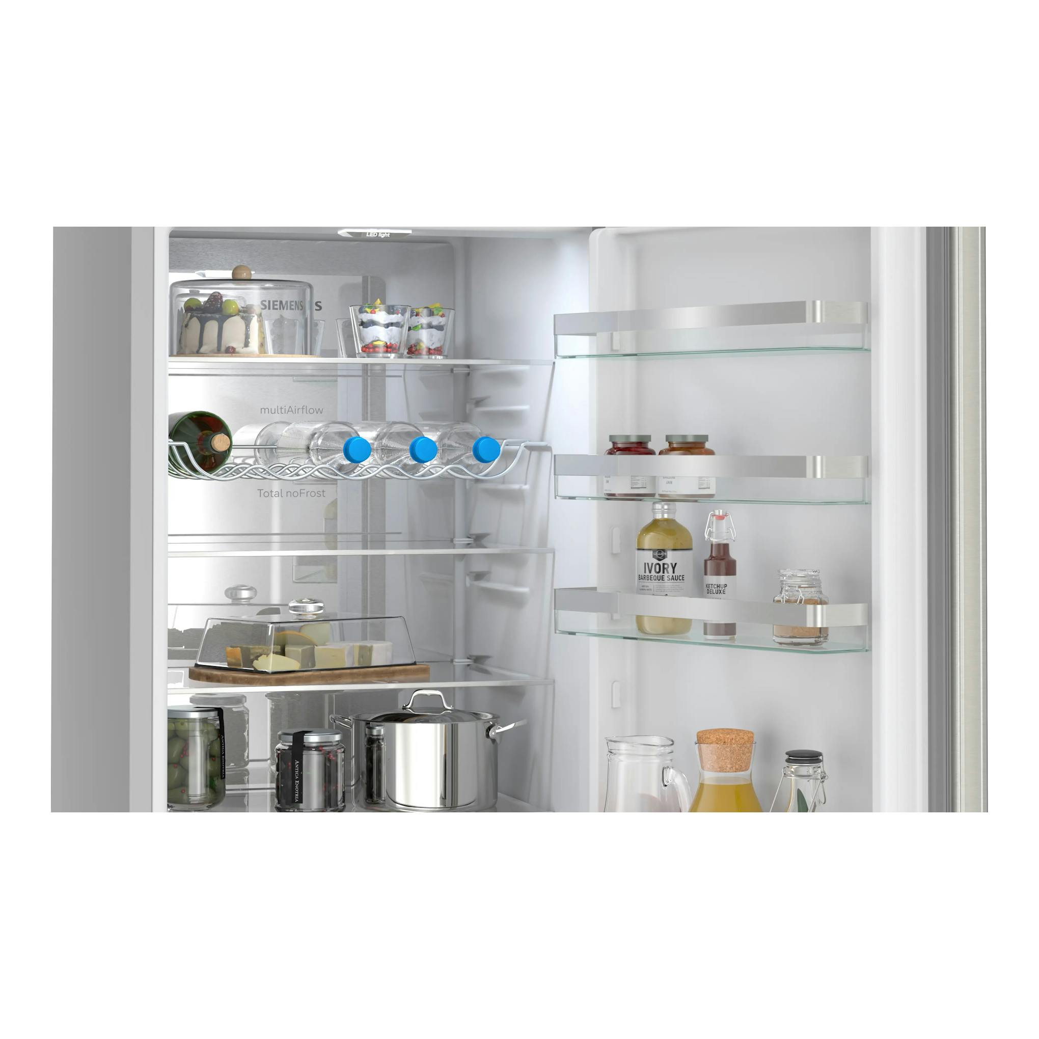 Vista interior frontal de frigorífico combi Siemens KG39NVIBG, blanco, con estantes de cristal y alimentos.