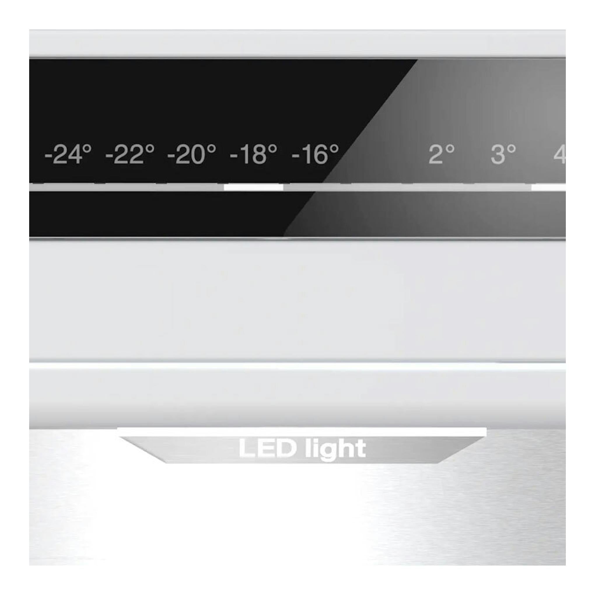 Frigorífico combi Siemens KG39NVICV inox, primer plano del panel con temperaturas y texto LED light.