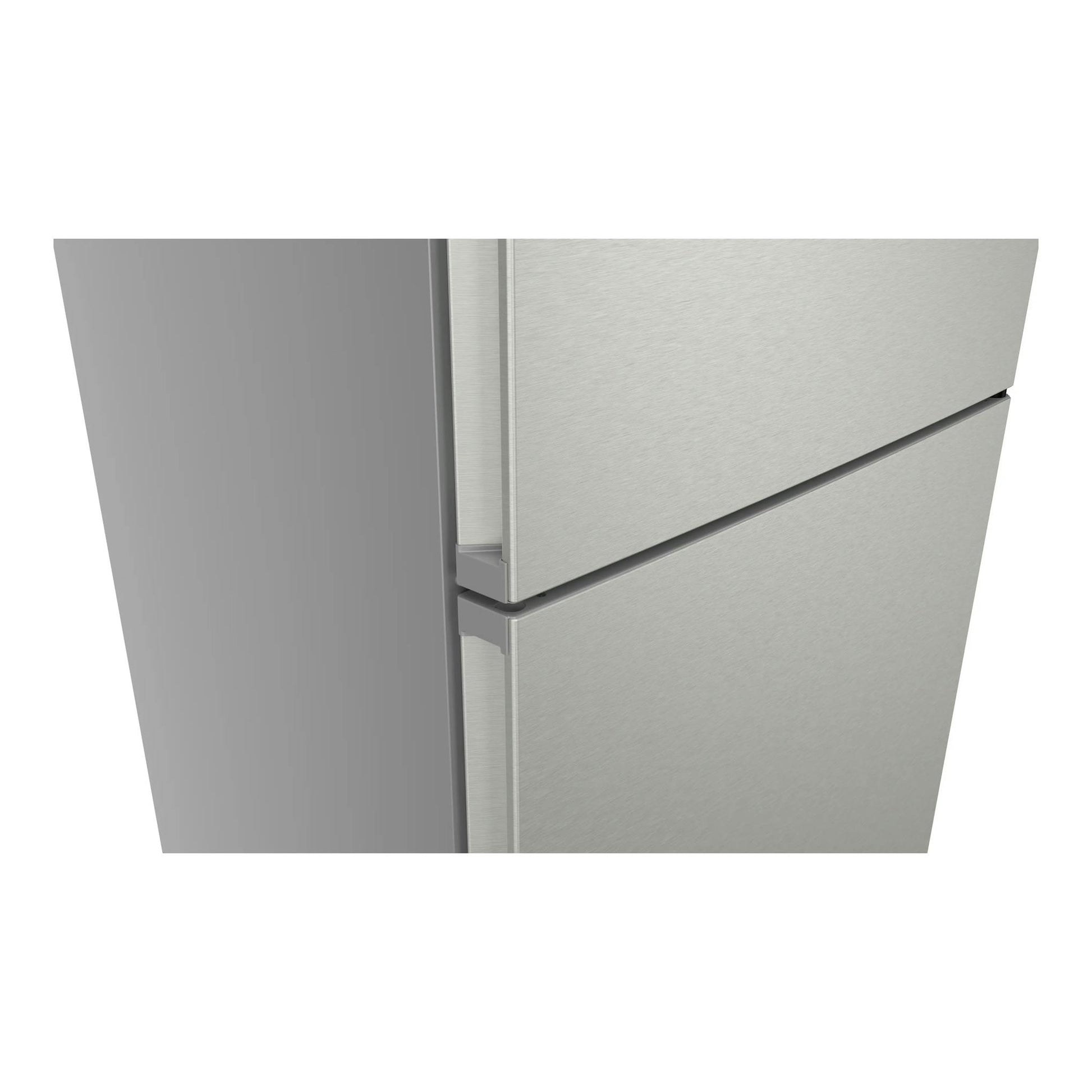 Frigorífico combi Siemens KG49NVICG en inox, primer plano de las puertas frontales.