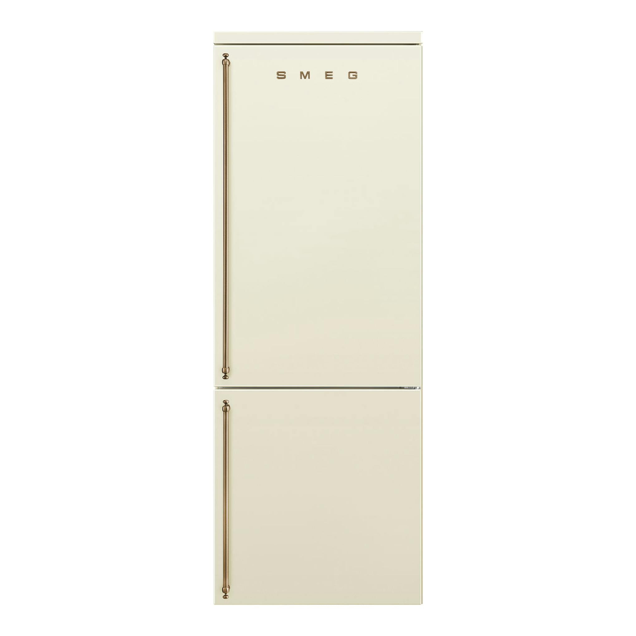 Frigorífico combi Smeg FA8005RPO6, color crema, vista frontal, dos puertas con tiradores verticales.